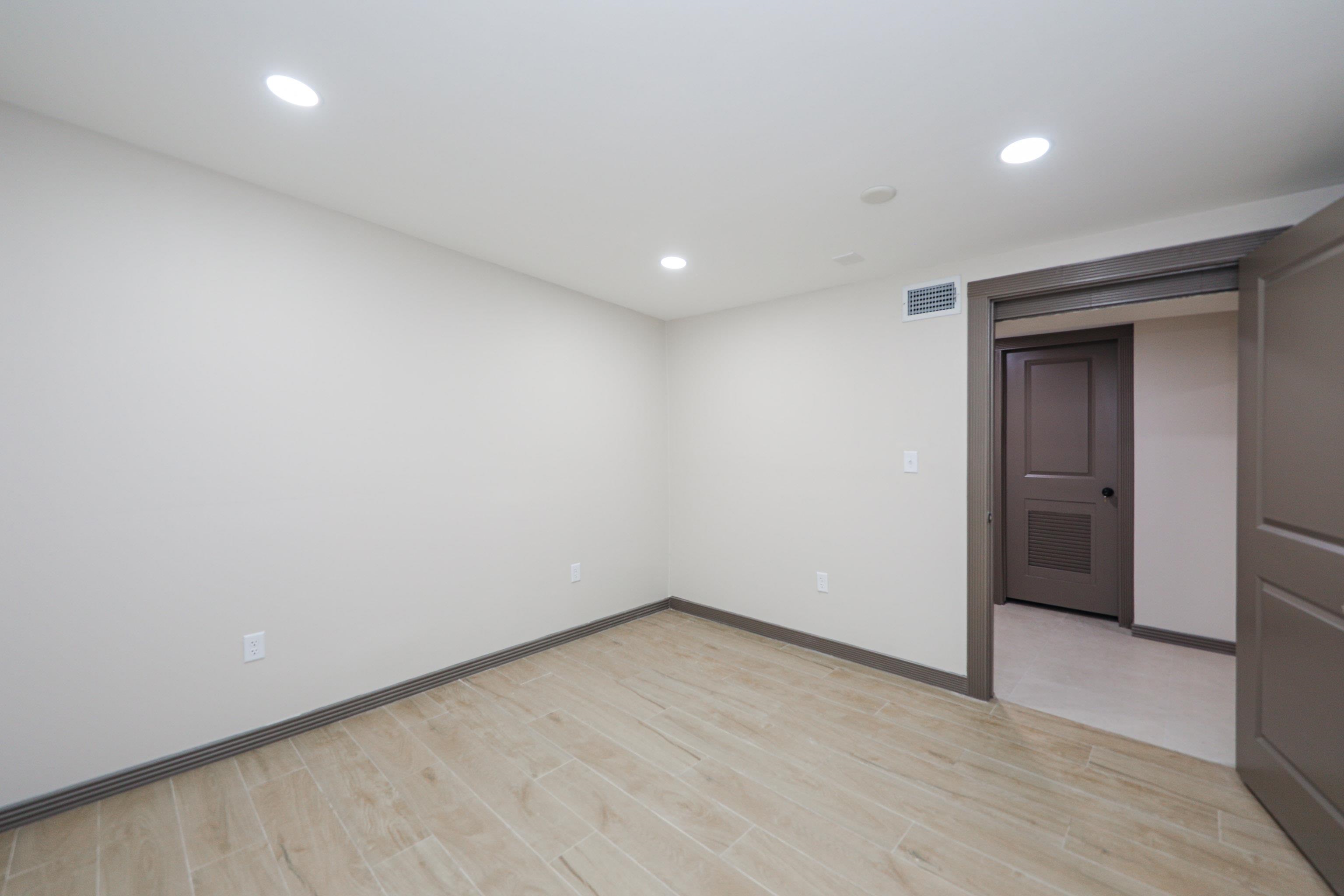 104 E Calton Rd Property Photo 10
