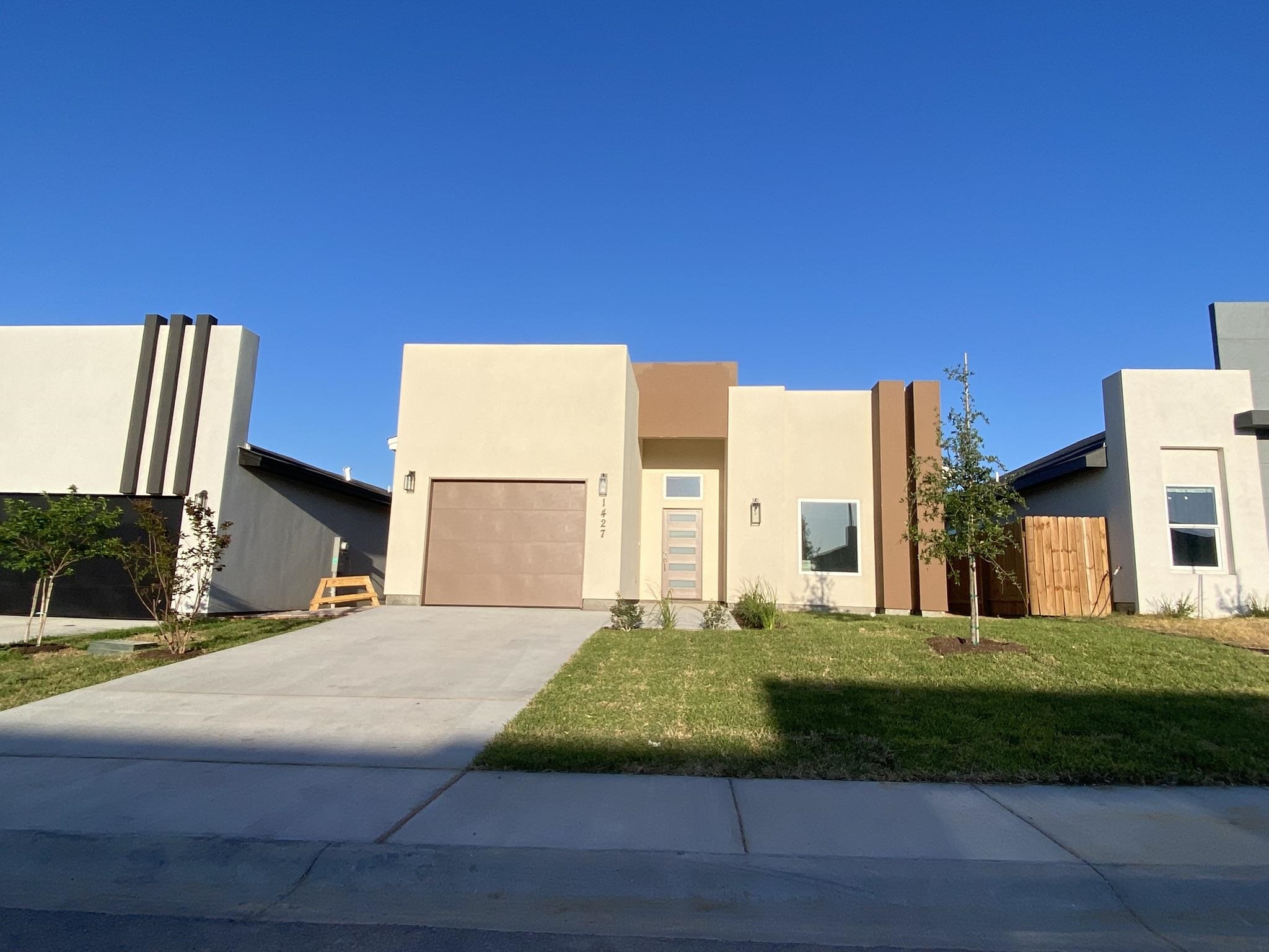 1427 Los Estribos Dr. Property Photo 1