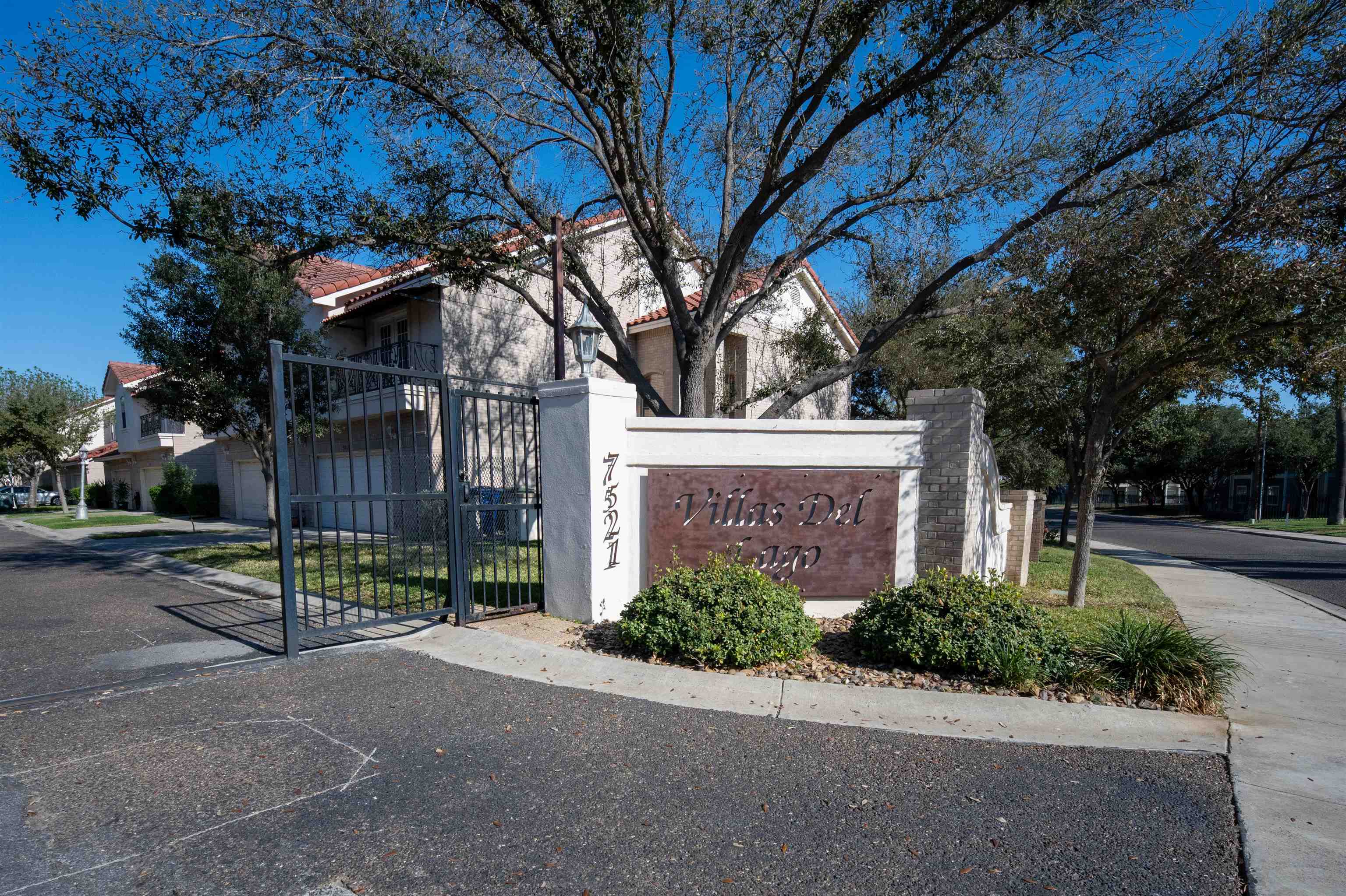 7521 Country Club Dr 106 Property Photo 3