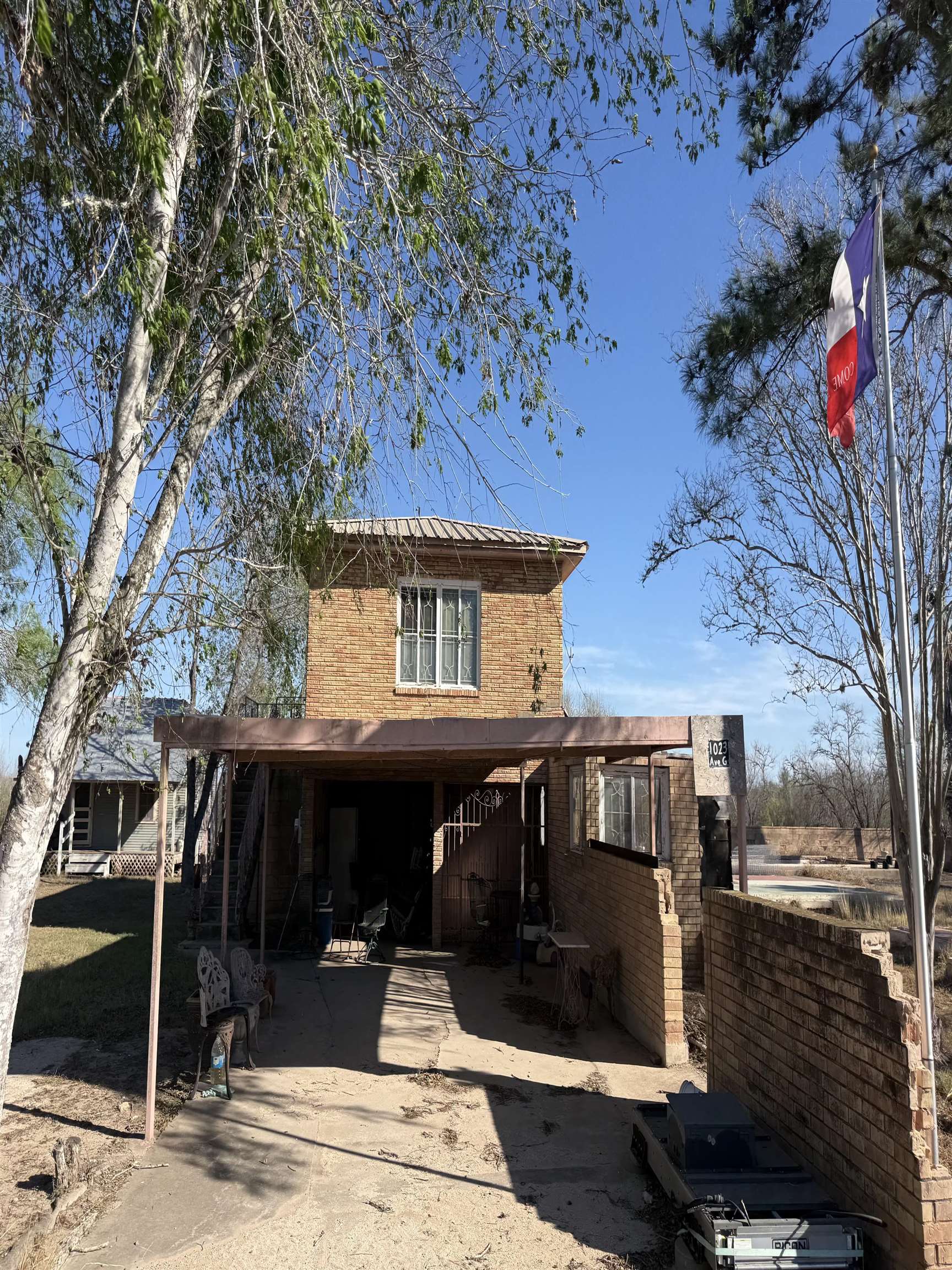 1023 Avenue G Property Photo 1