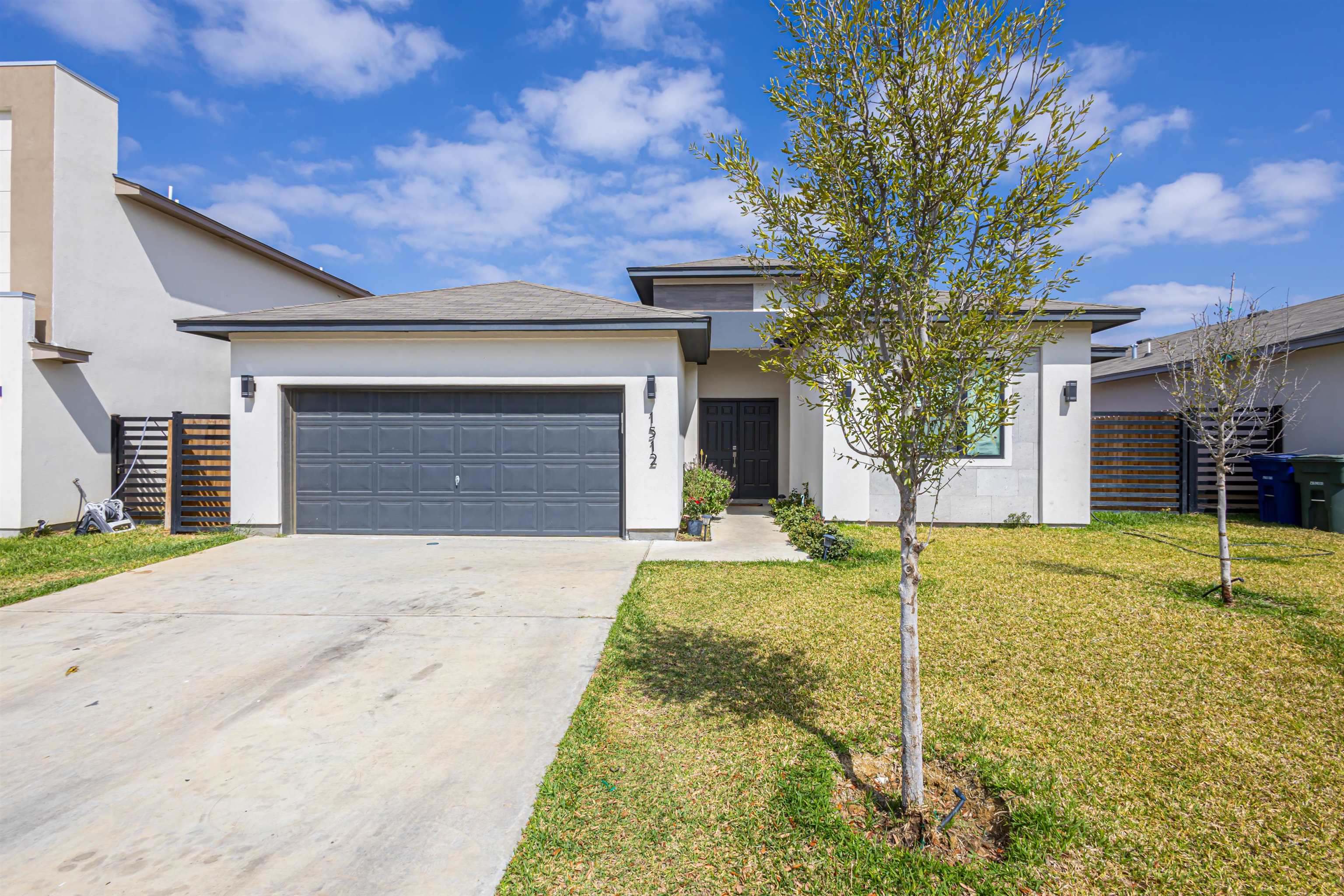 1512 Latigo Loop Property Photo 1