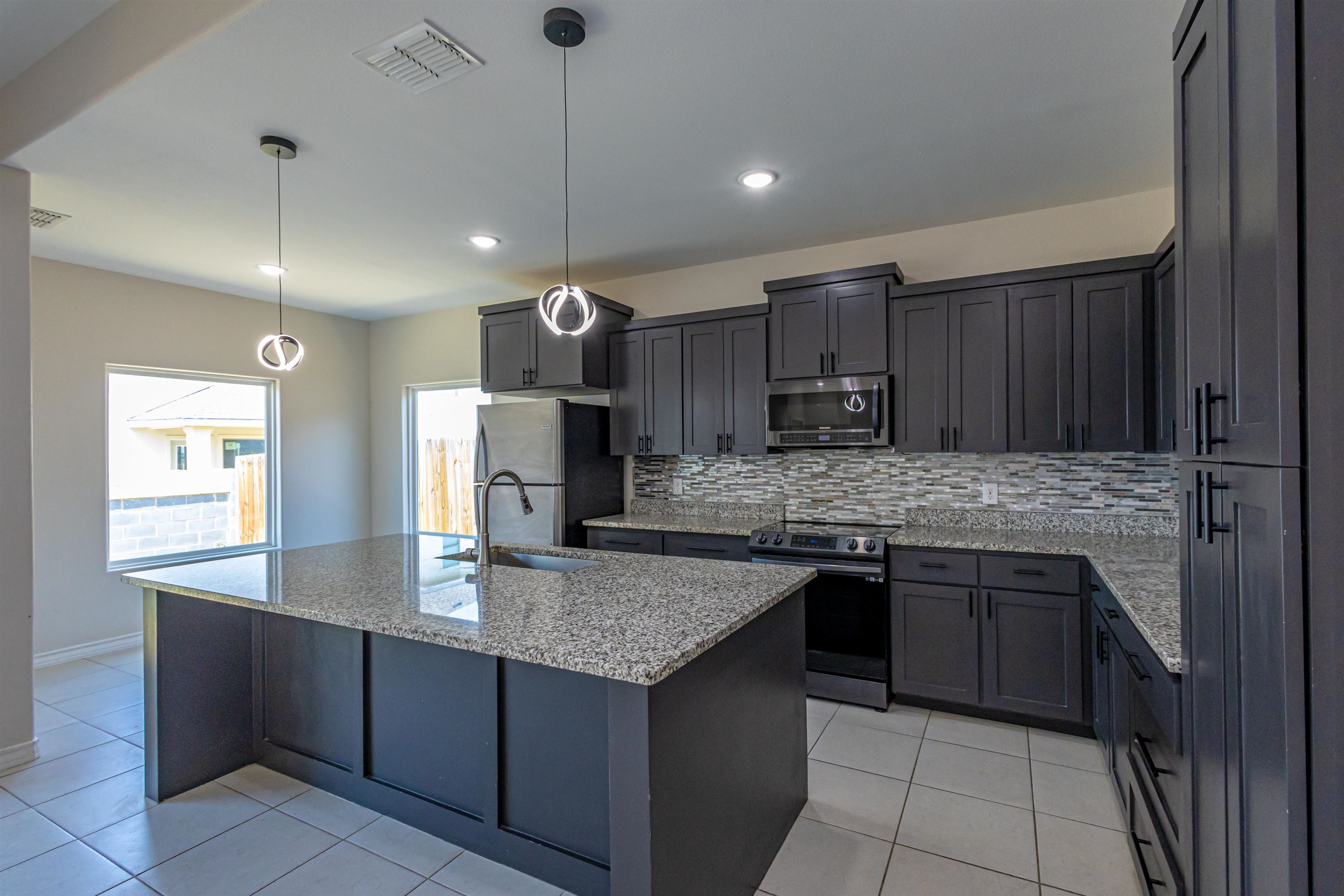 1512 Latigo Loop Property Photo 9