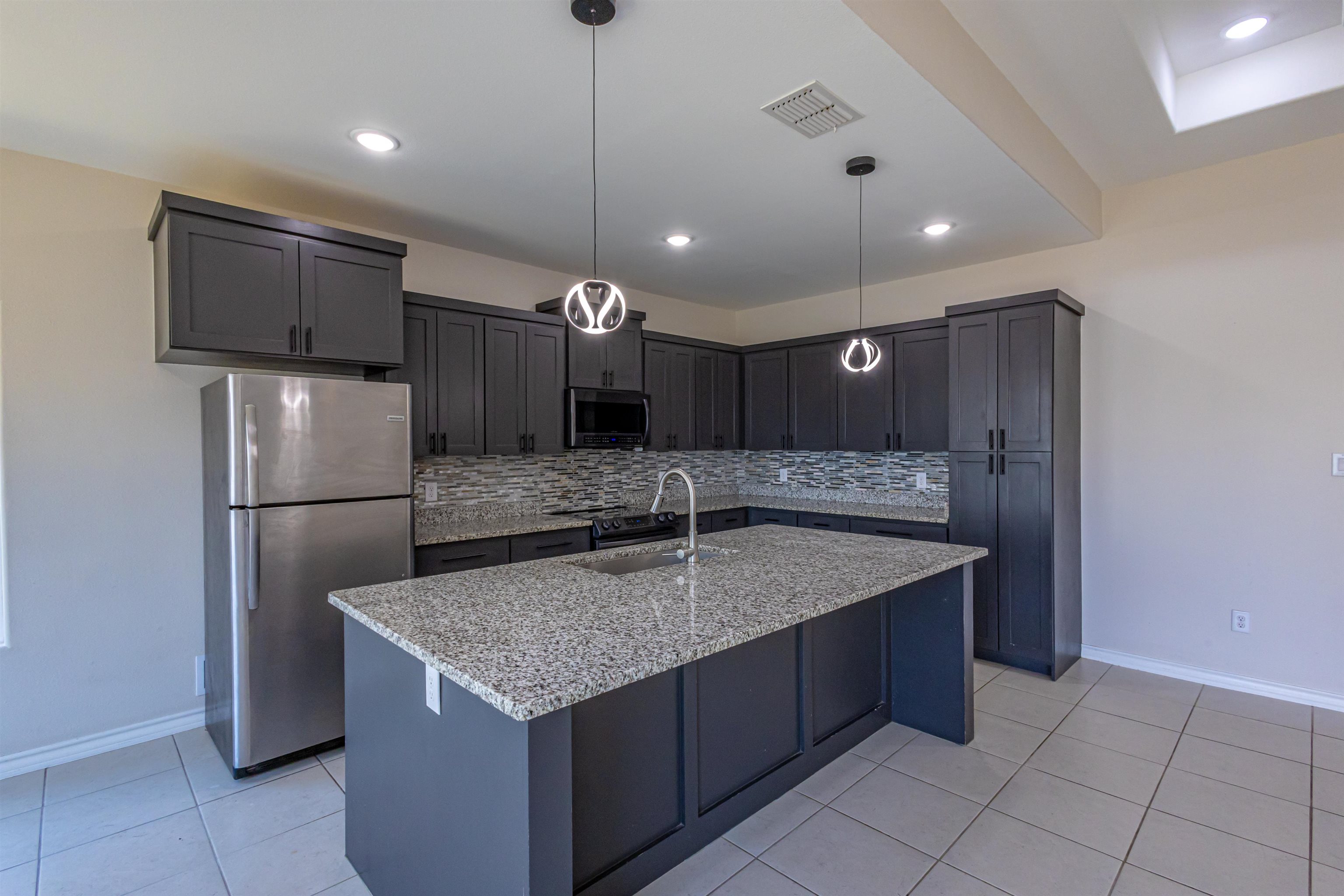 1512 Latigo Loop Property Photo 10