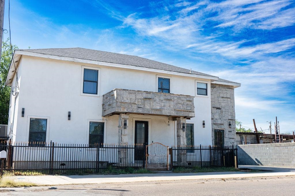 710 N Martin Ave Property Photo 1