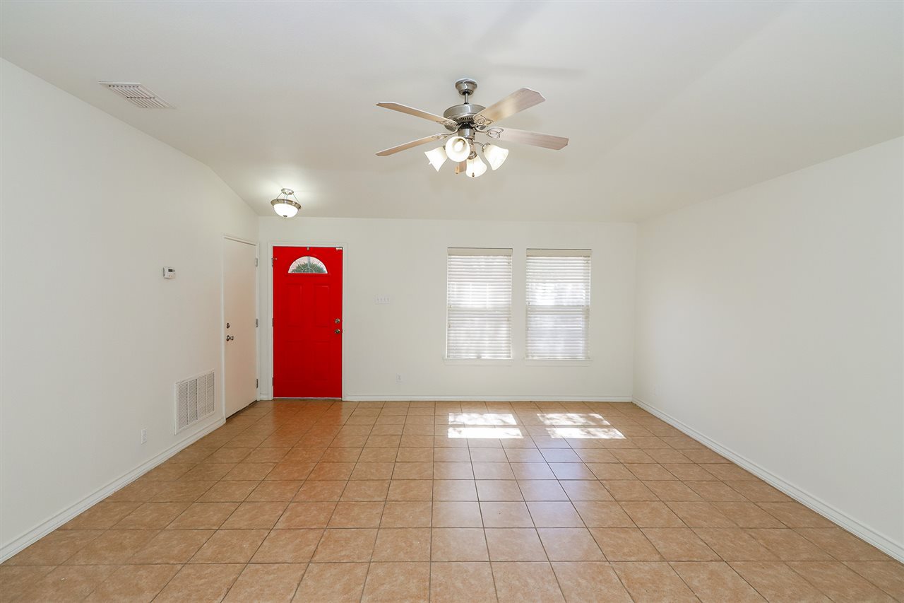 618 Ovenbird Thicket Dr Property Photo 3