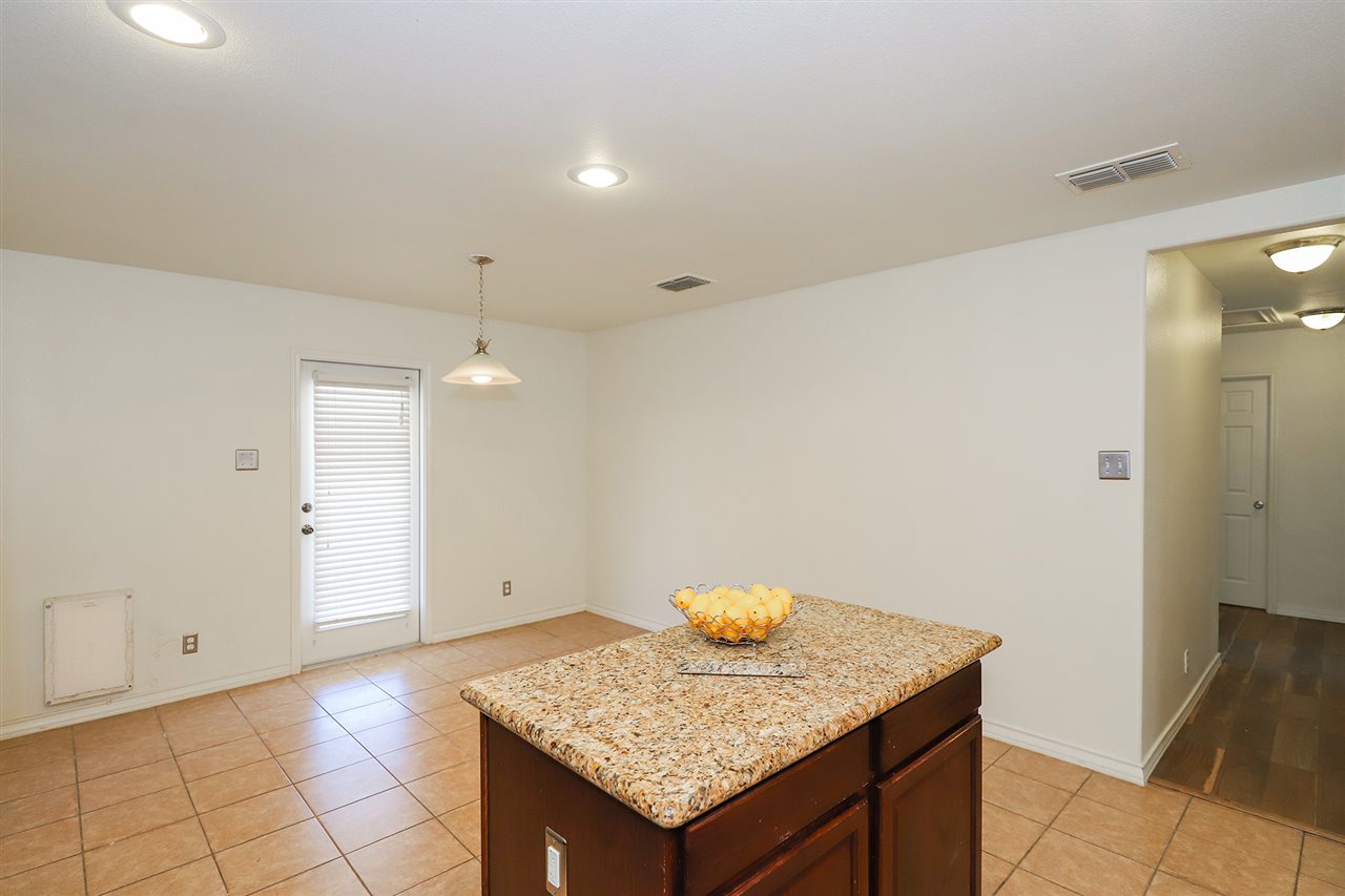 618 Ovenbird Thicket Dr Property Photo 8