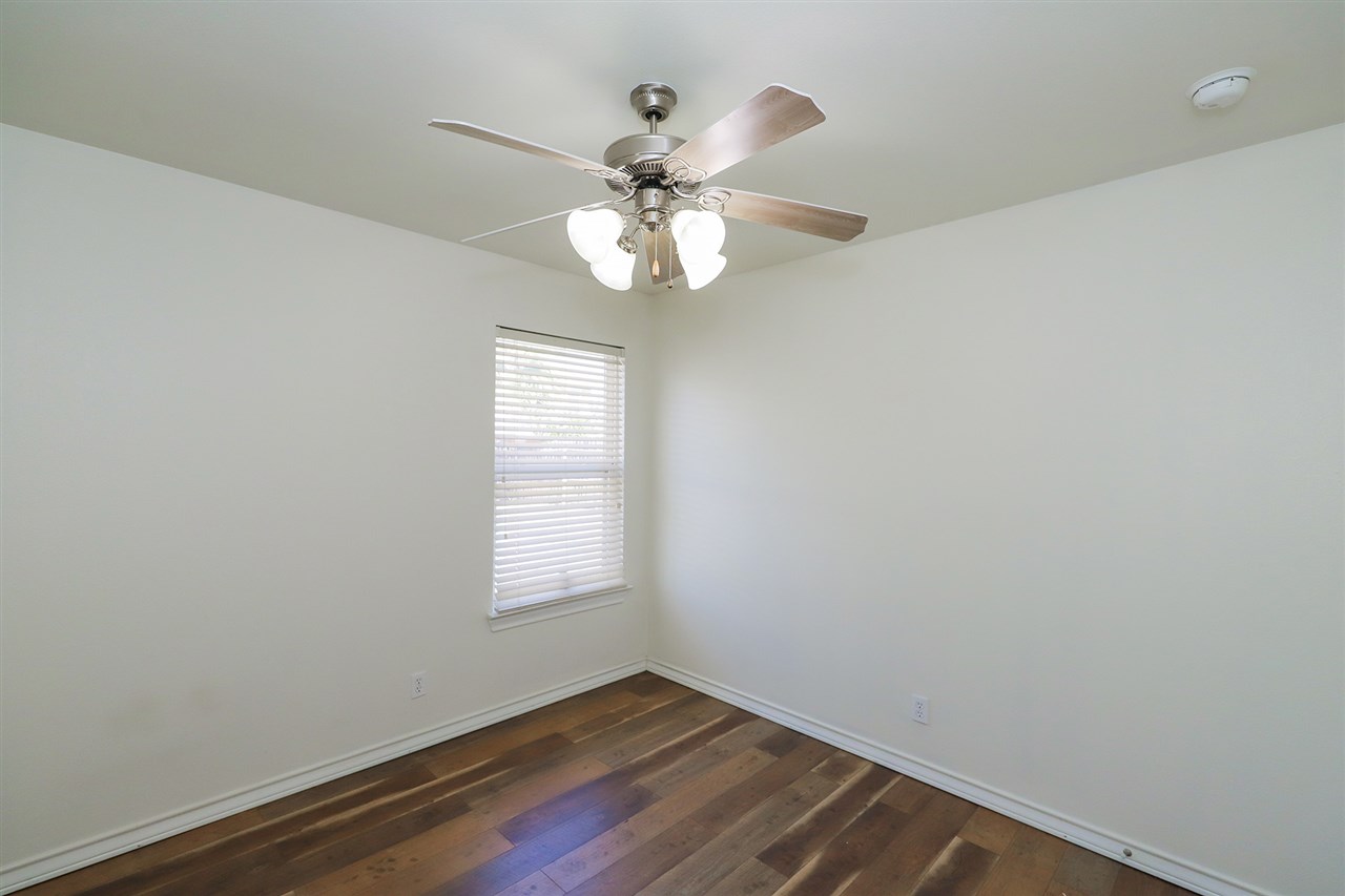 618 Ovenbird Thicket Dr Property Photo 16