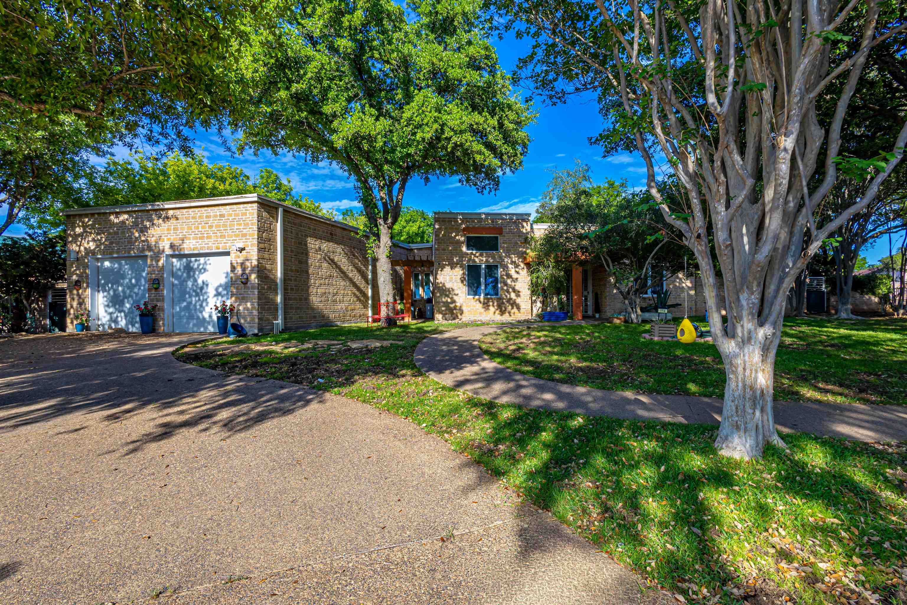 114 Redwing Ct