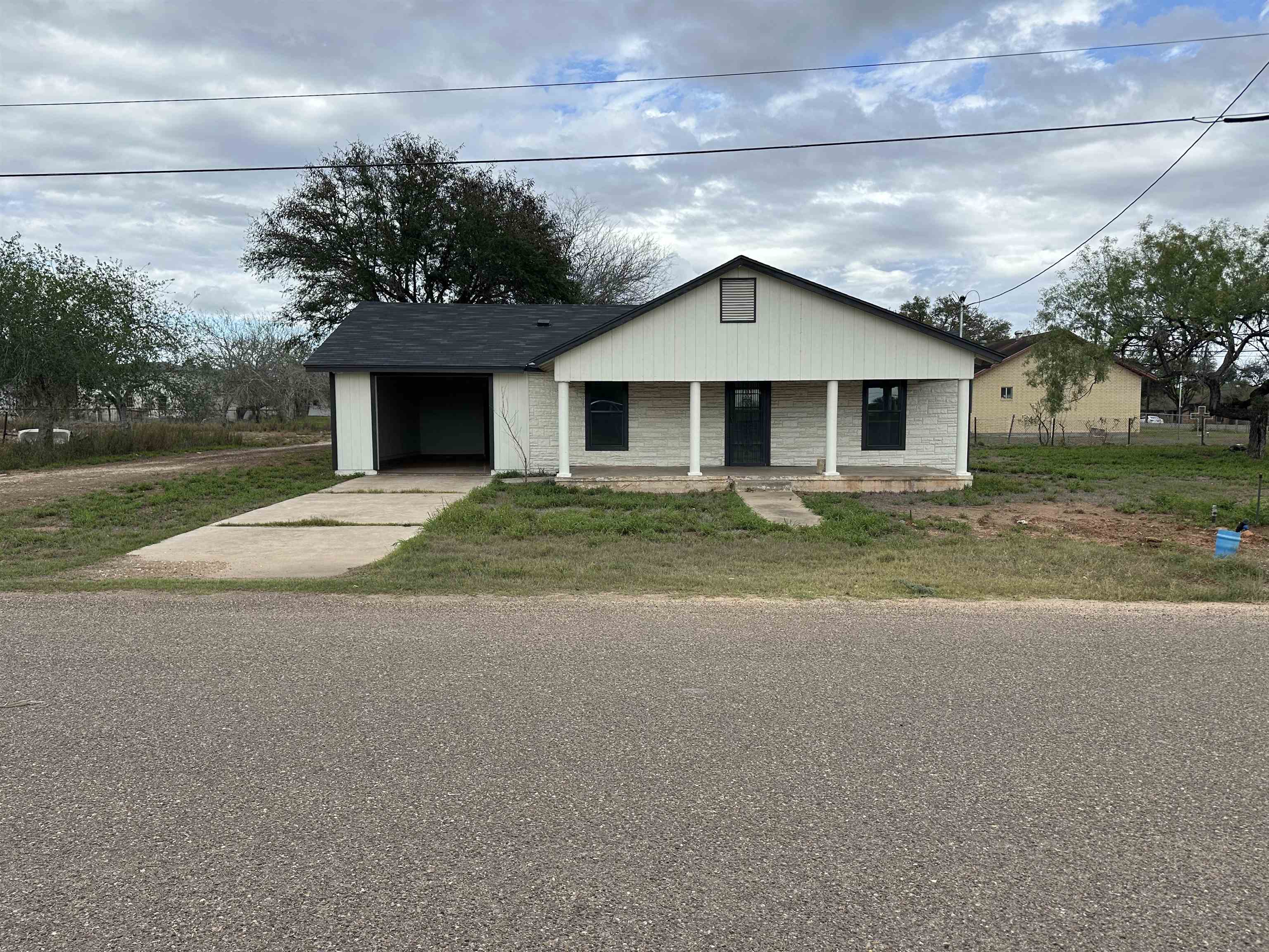 704 N Dagmar Property Photo 1