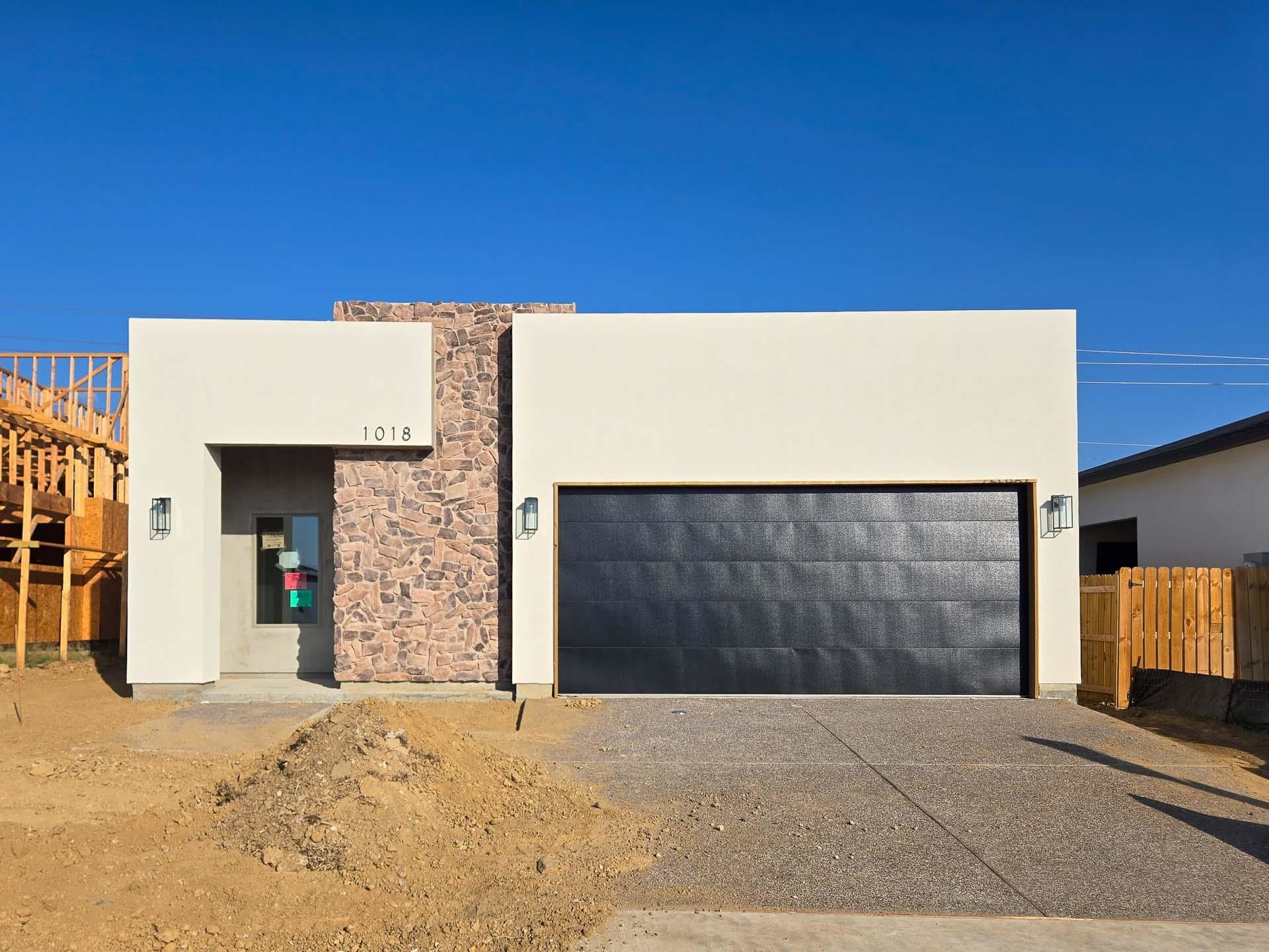 1018 Noyola Loop Property Photo 1