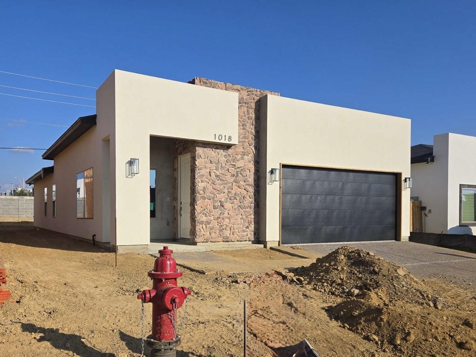 1018 Noyola Loop Property Photo 2