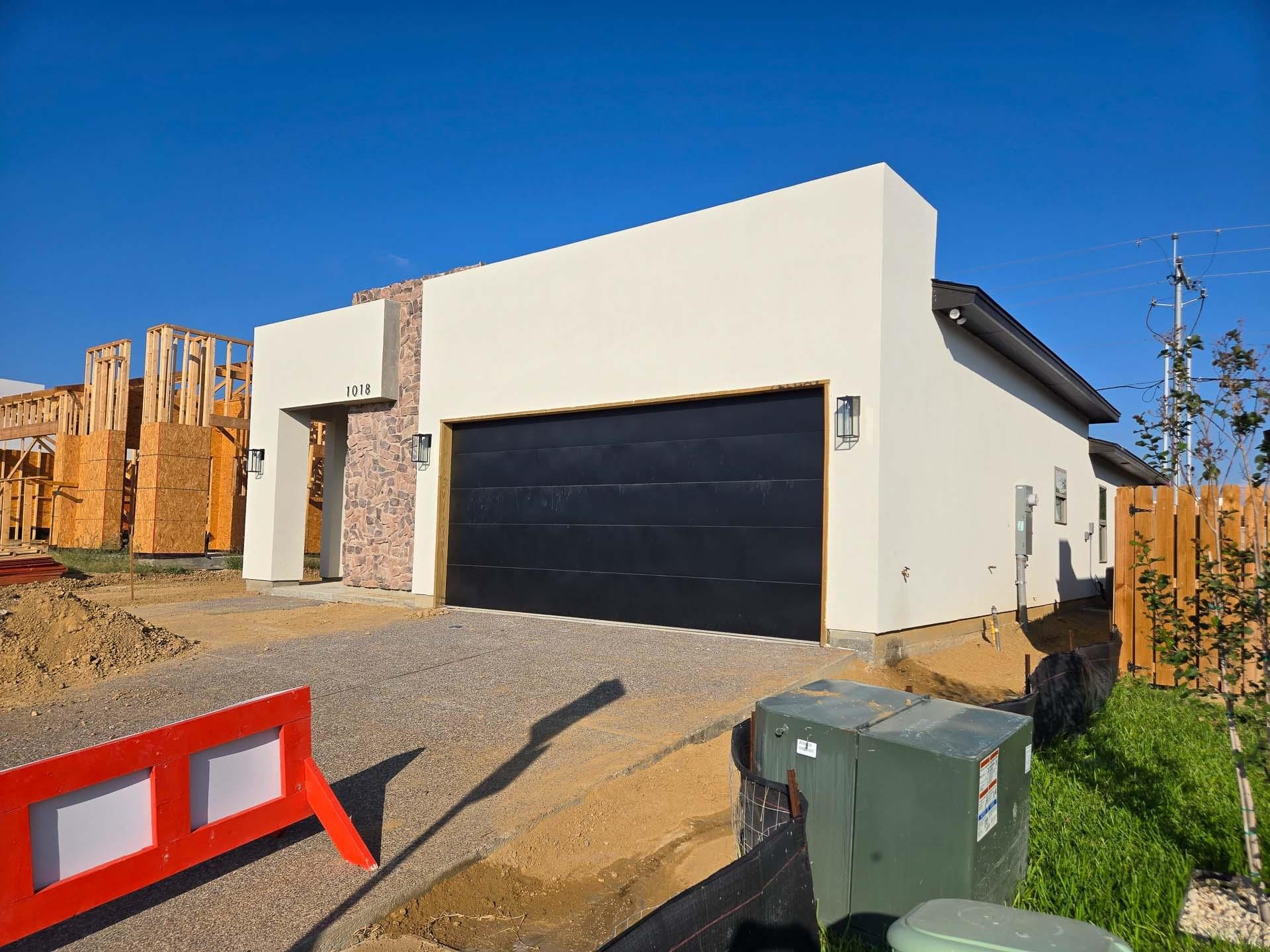 1018 Noyola Loop Property Photo 3