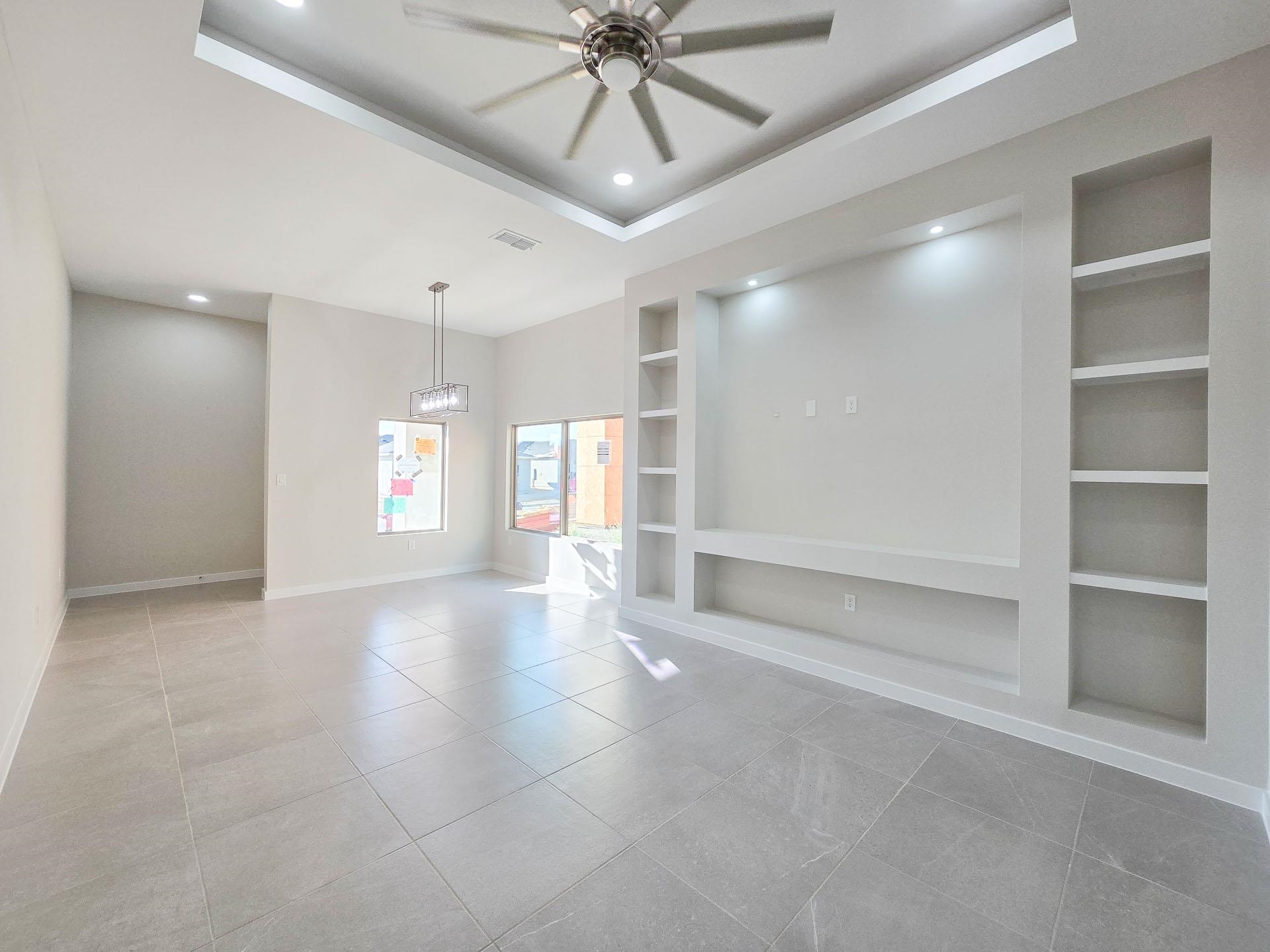 1018 Noyola Loop Property Photo 5