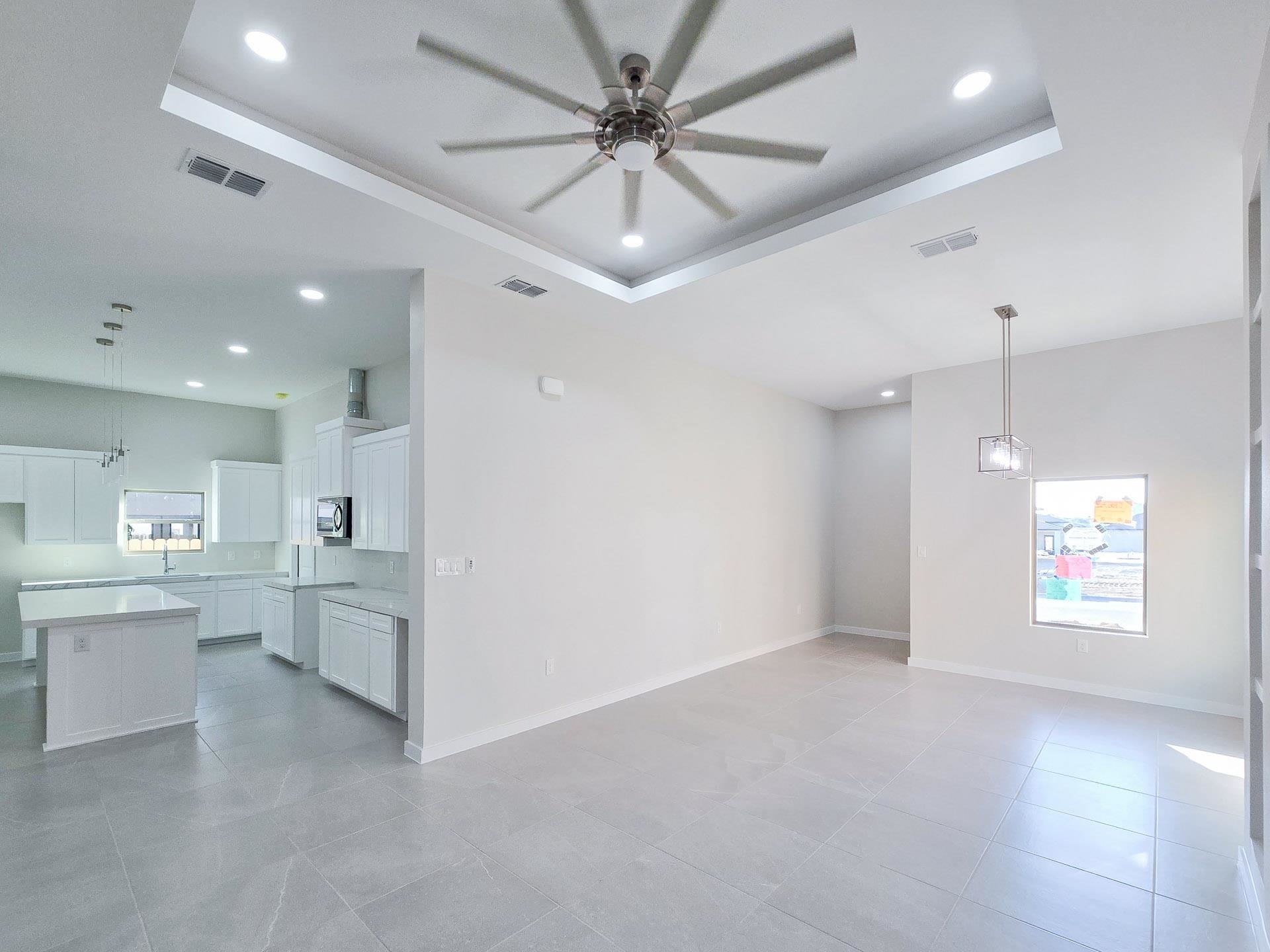 1018 Noyola Loop Property Photo 6