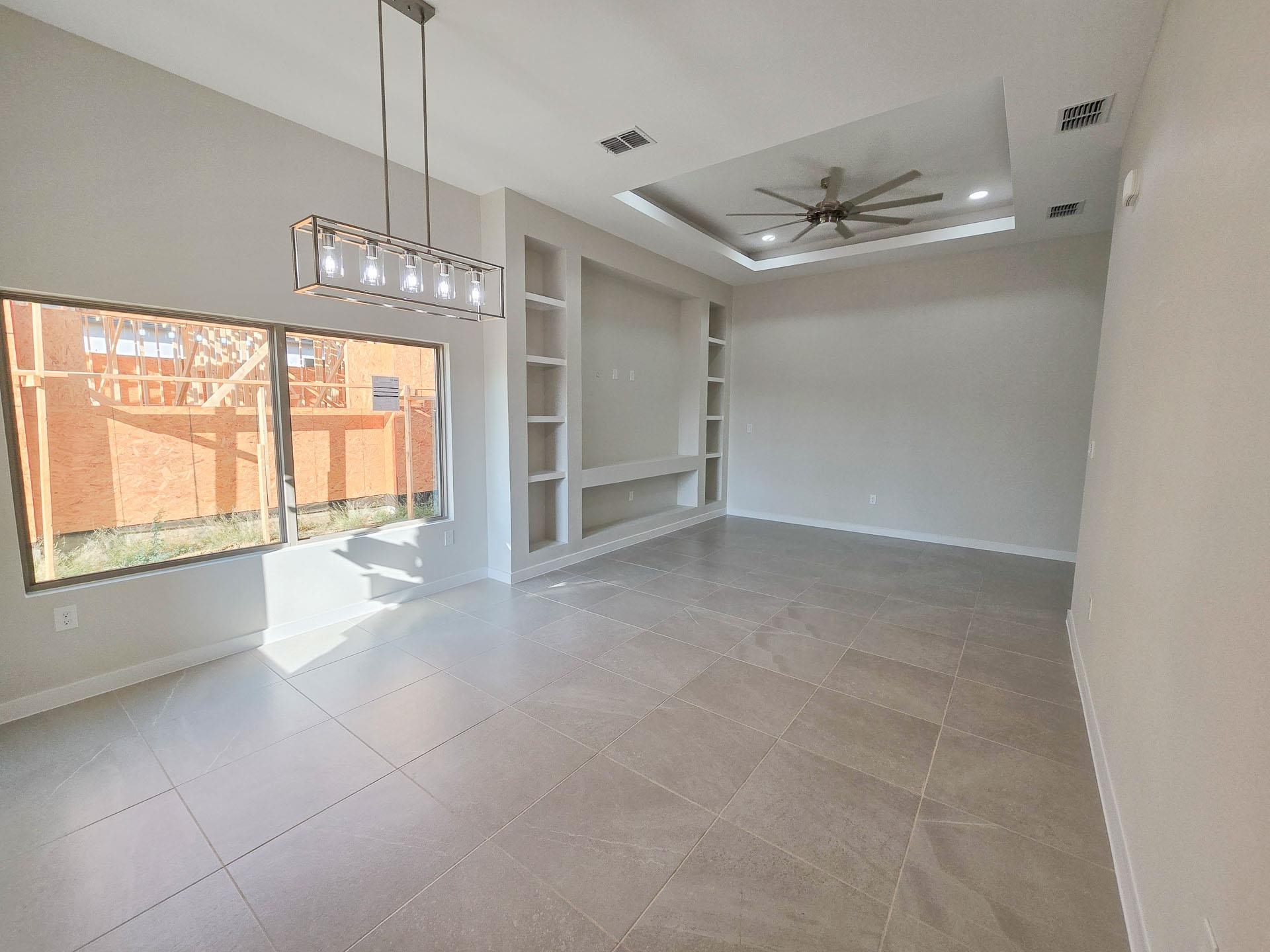 1018 Noyola Loop Property Photo 7