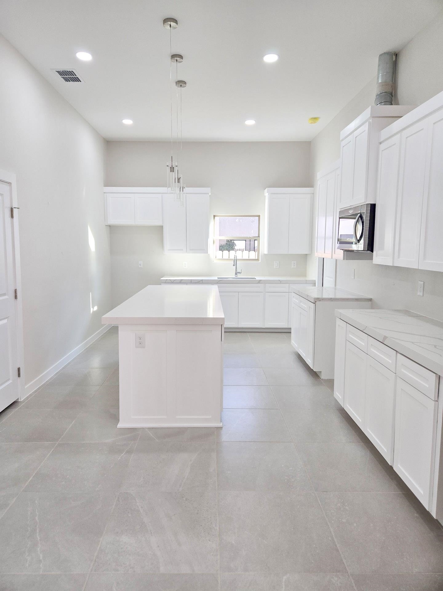 1018 Noyola Loop Property Photo 9