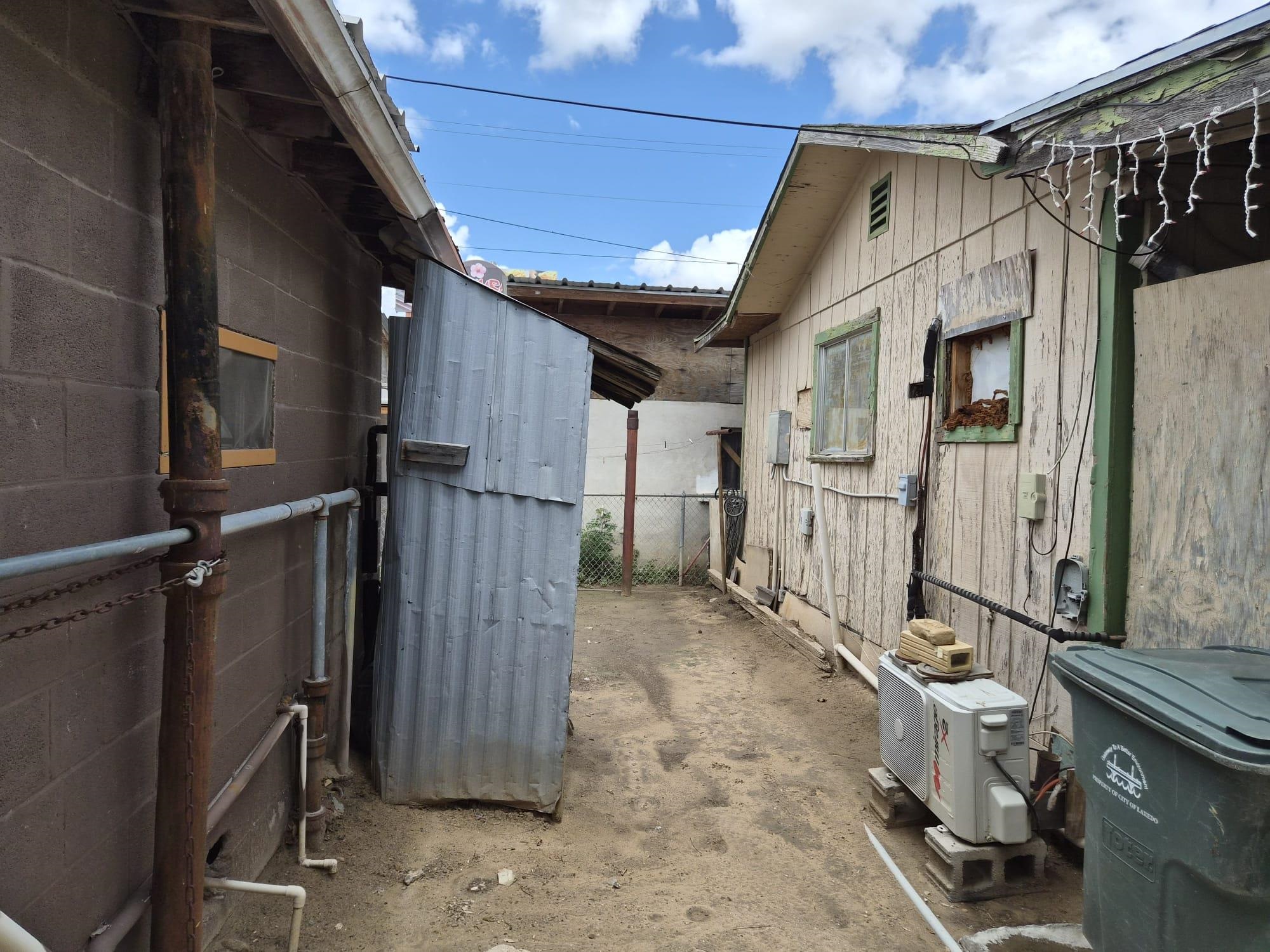 2215 San Dario Ave Property Photo 4
