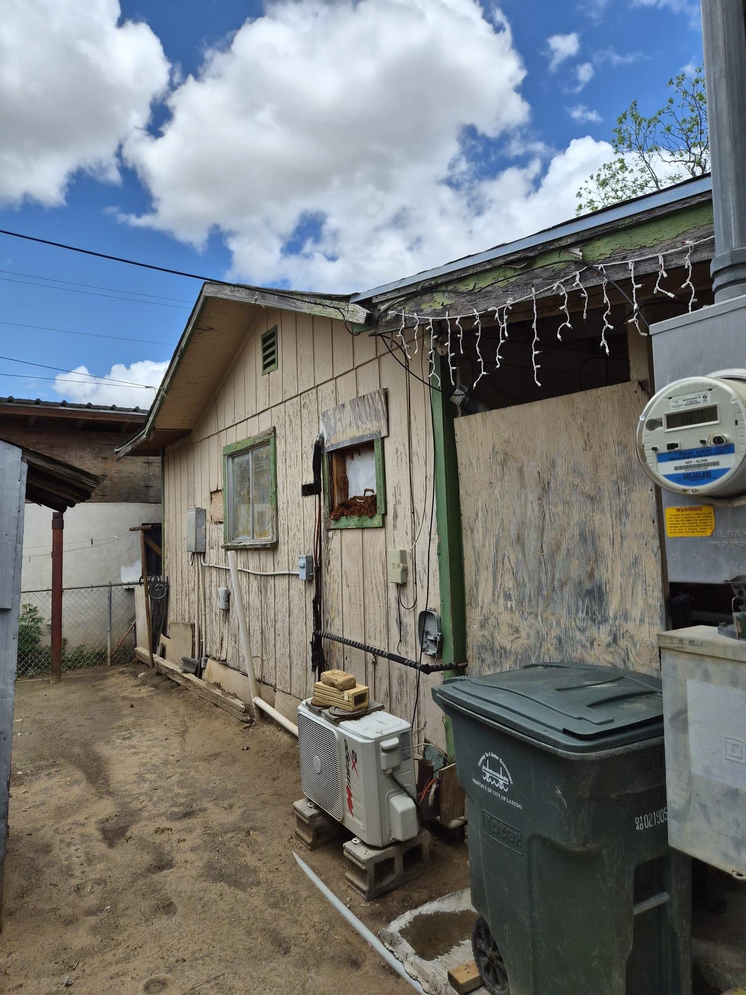 2215 San Dario Ave Property Photo 6
