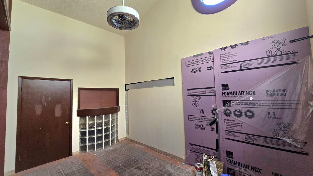 220 W Hillside Rd Property Photo 3