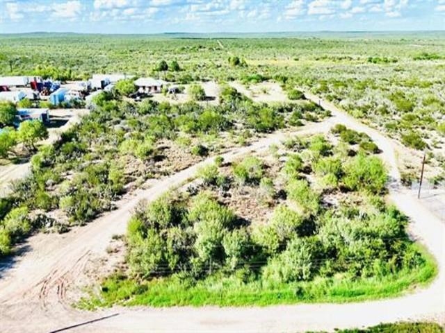 E Paredes Property Photo 1