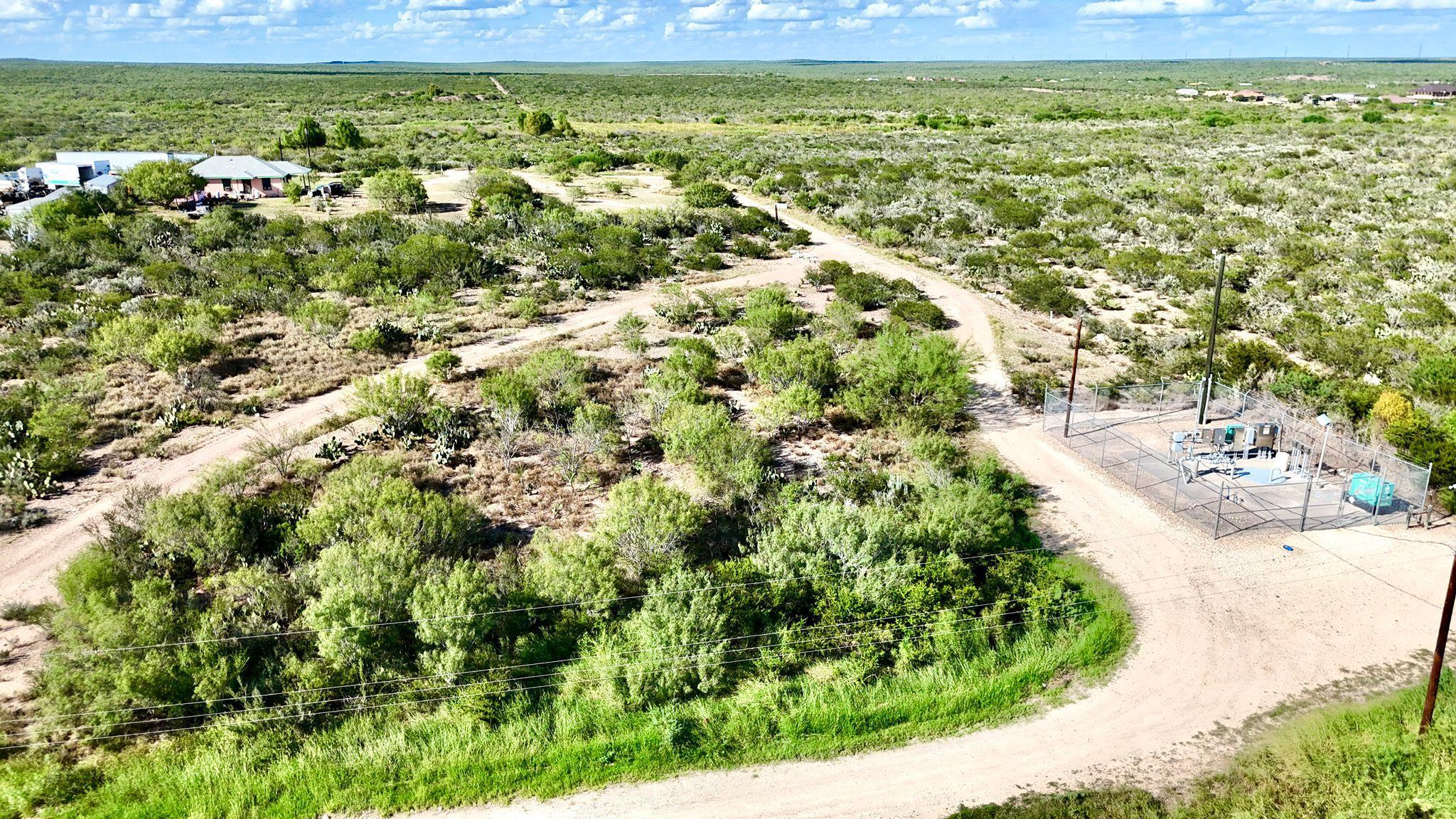 E Paredes Property Photo 3