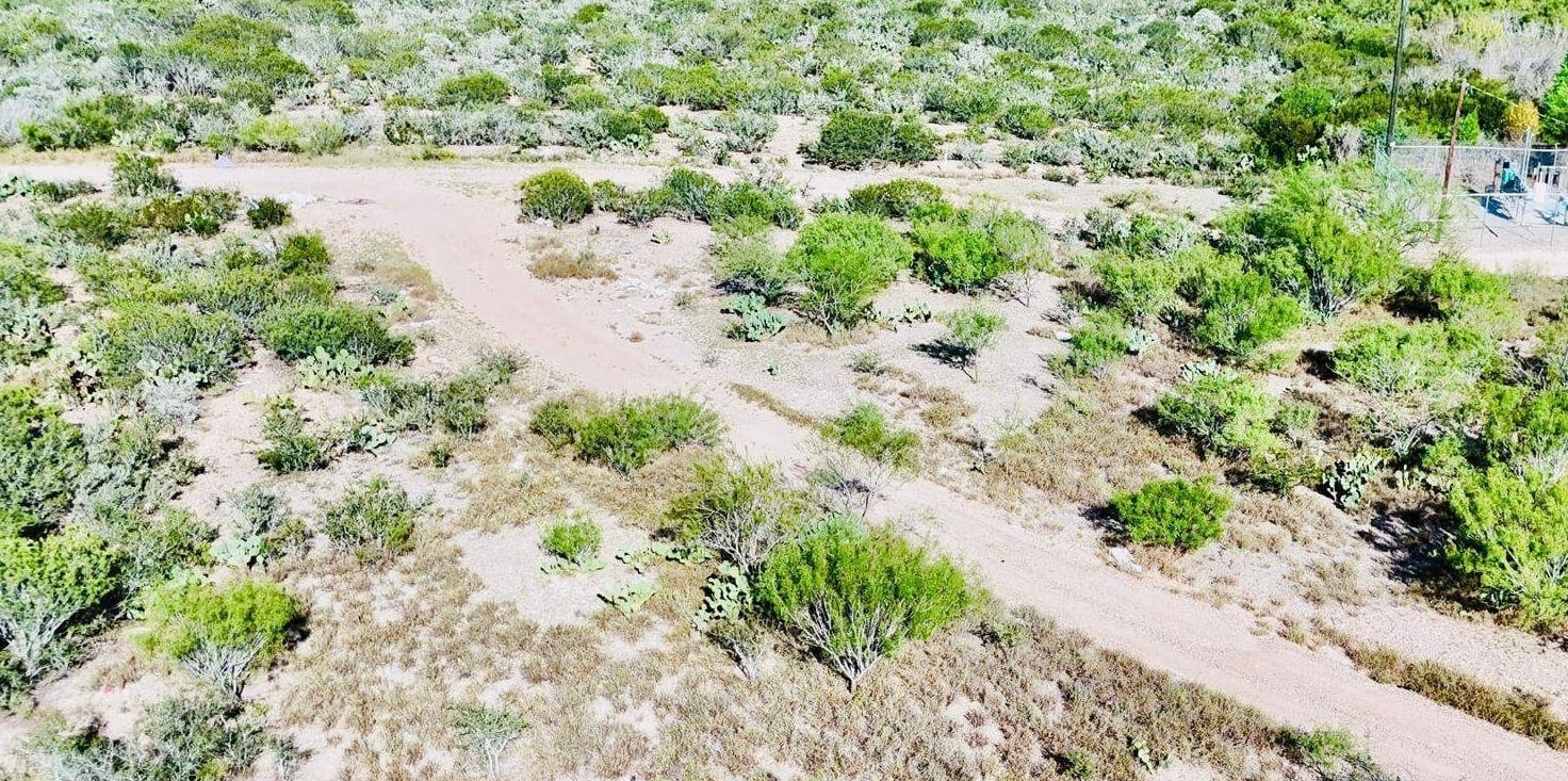 E Paredes Property Photo 4