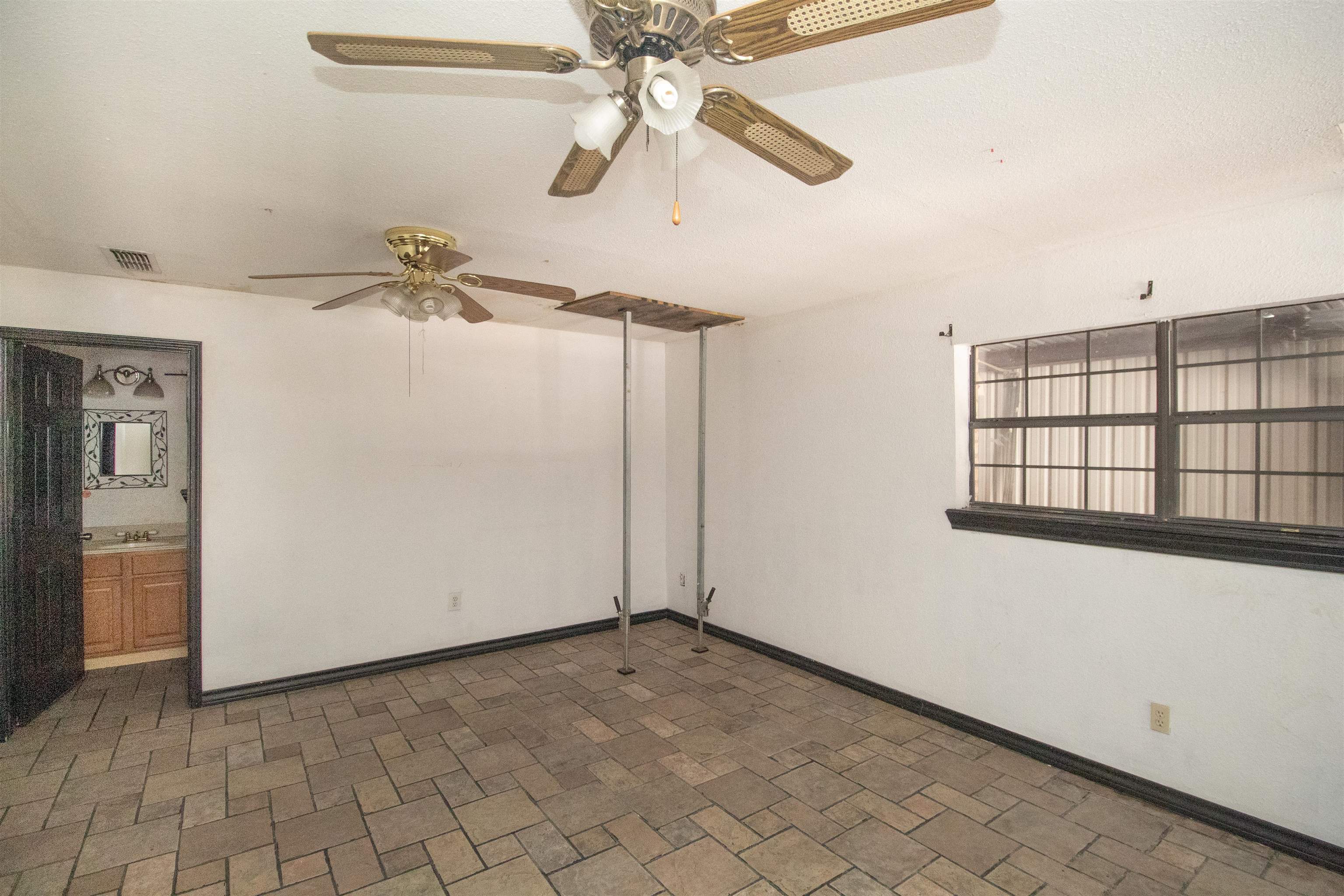 5103 E U.s. Hwy 59 Property Photo 35