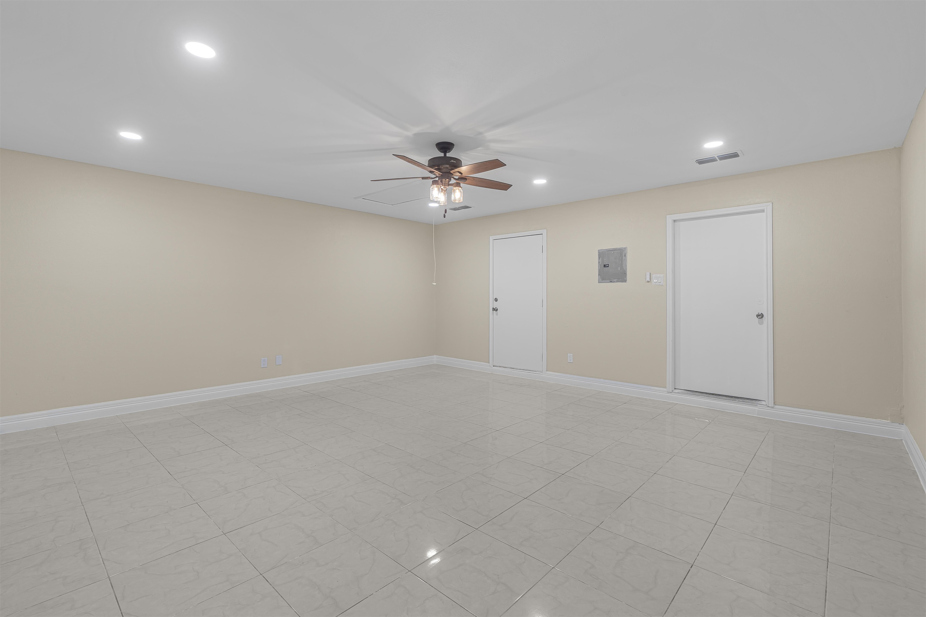 8912 Liberty Lp Property Photo 4