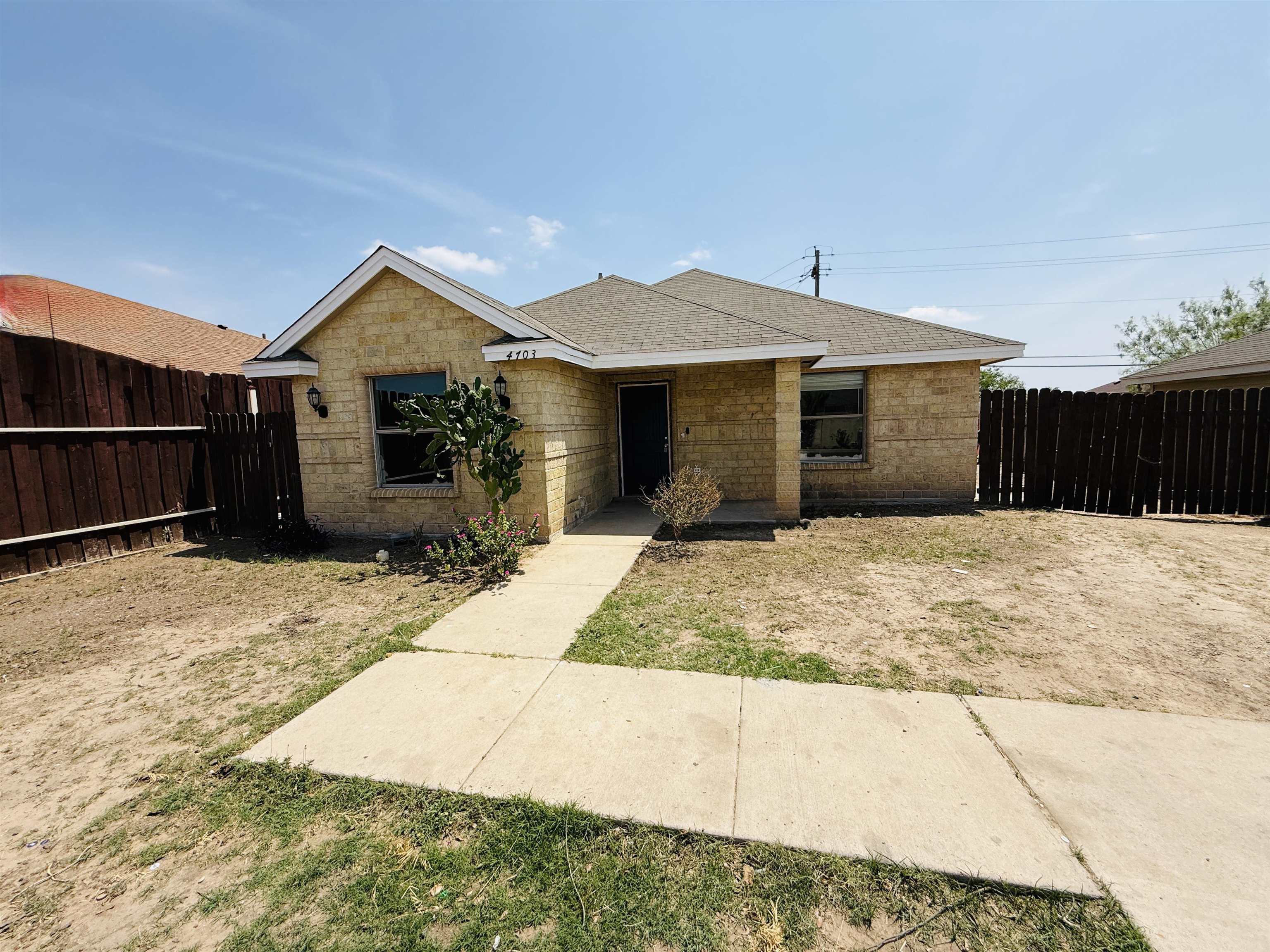 4703 Los Laureles Ln Property Photo 1