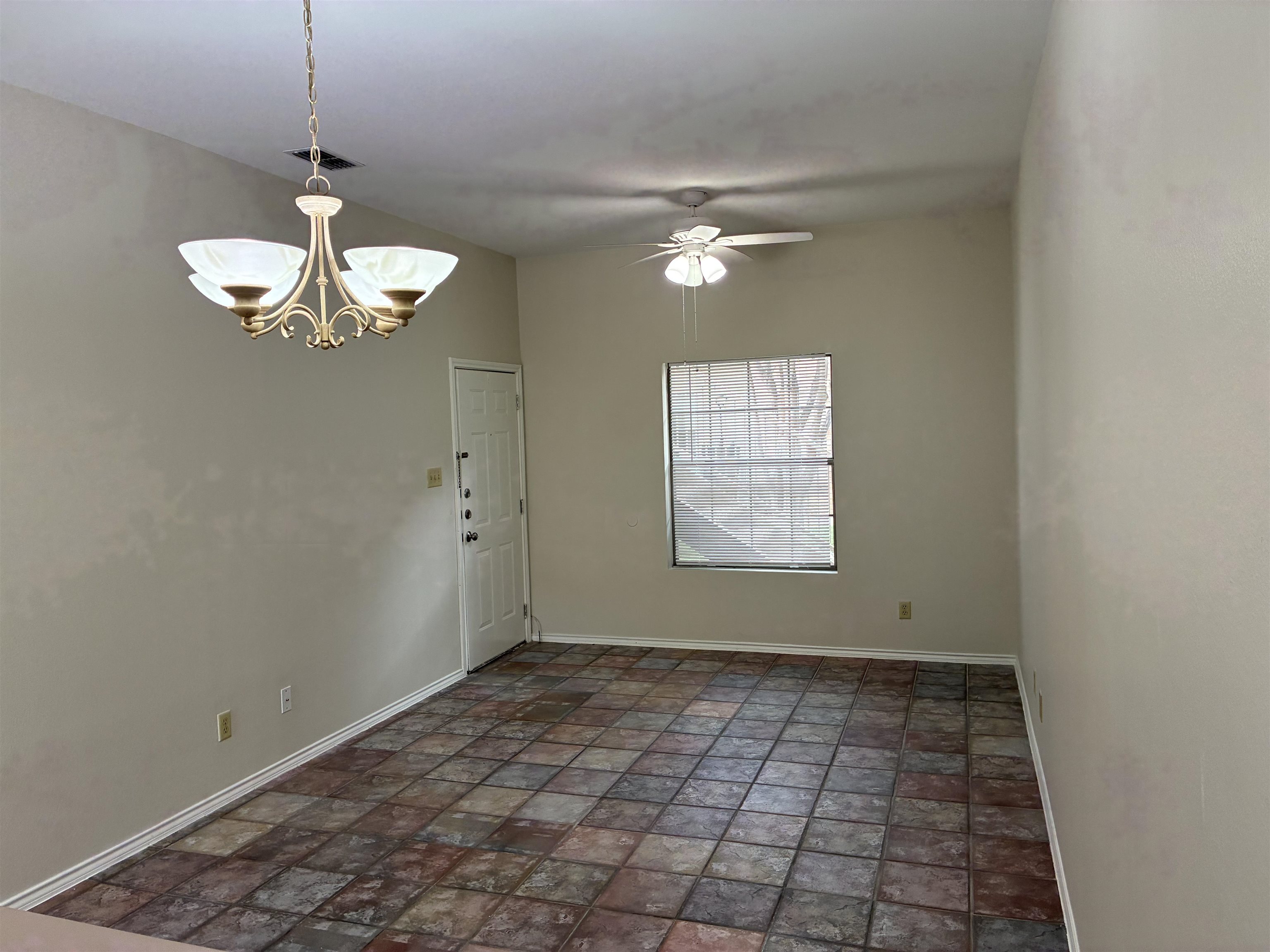 511 Shiloh Dr 14 Property Photo 2