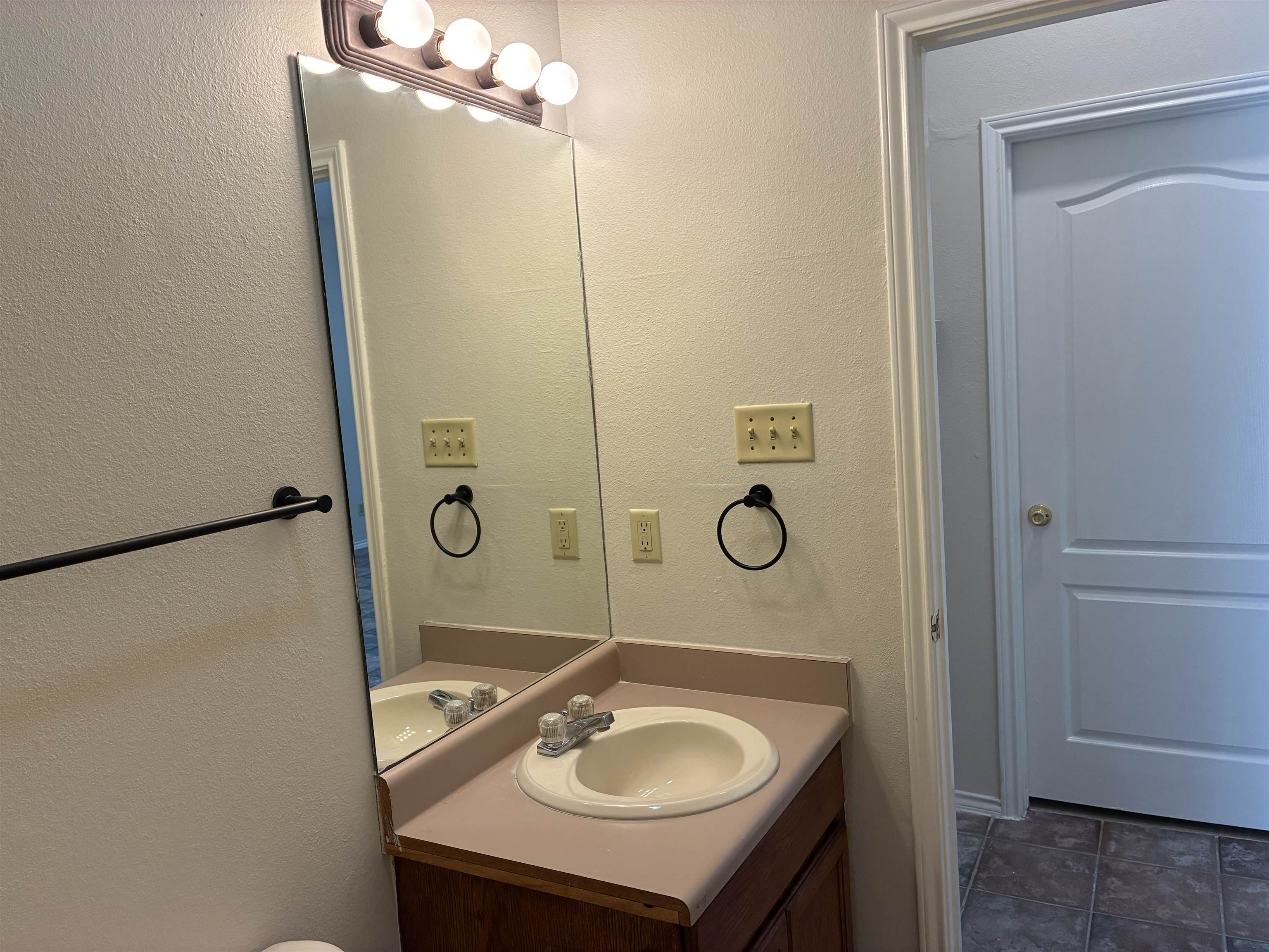 511 Shiloh Dr 14 Property Photo 9
