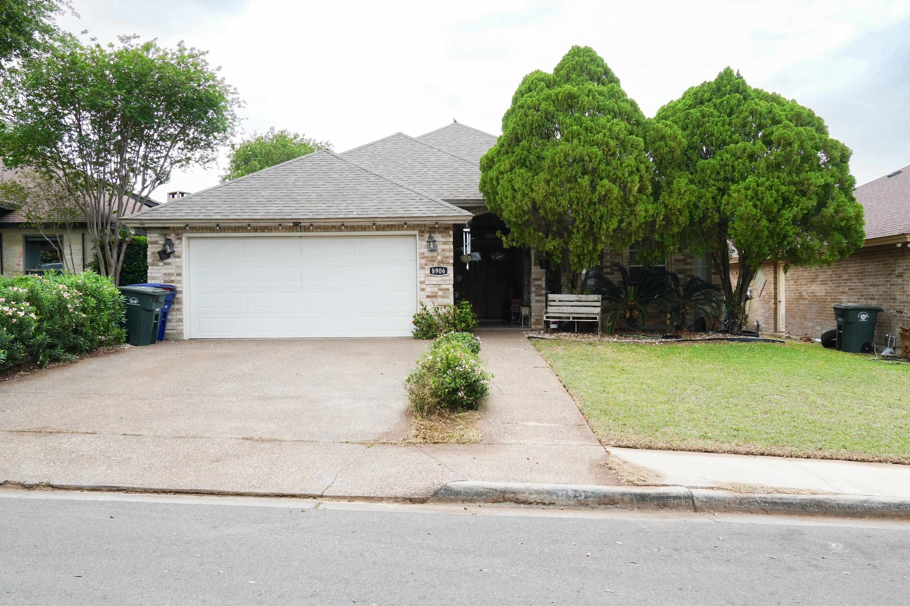 8906 Rolling Hills Dr Property Photo 1