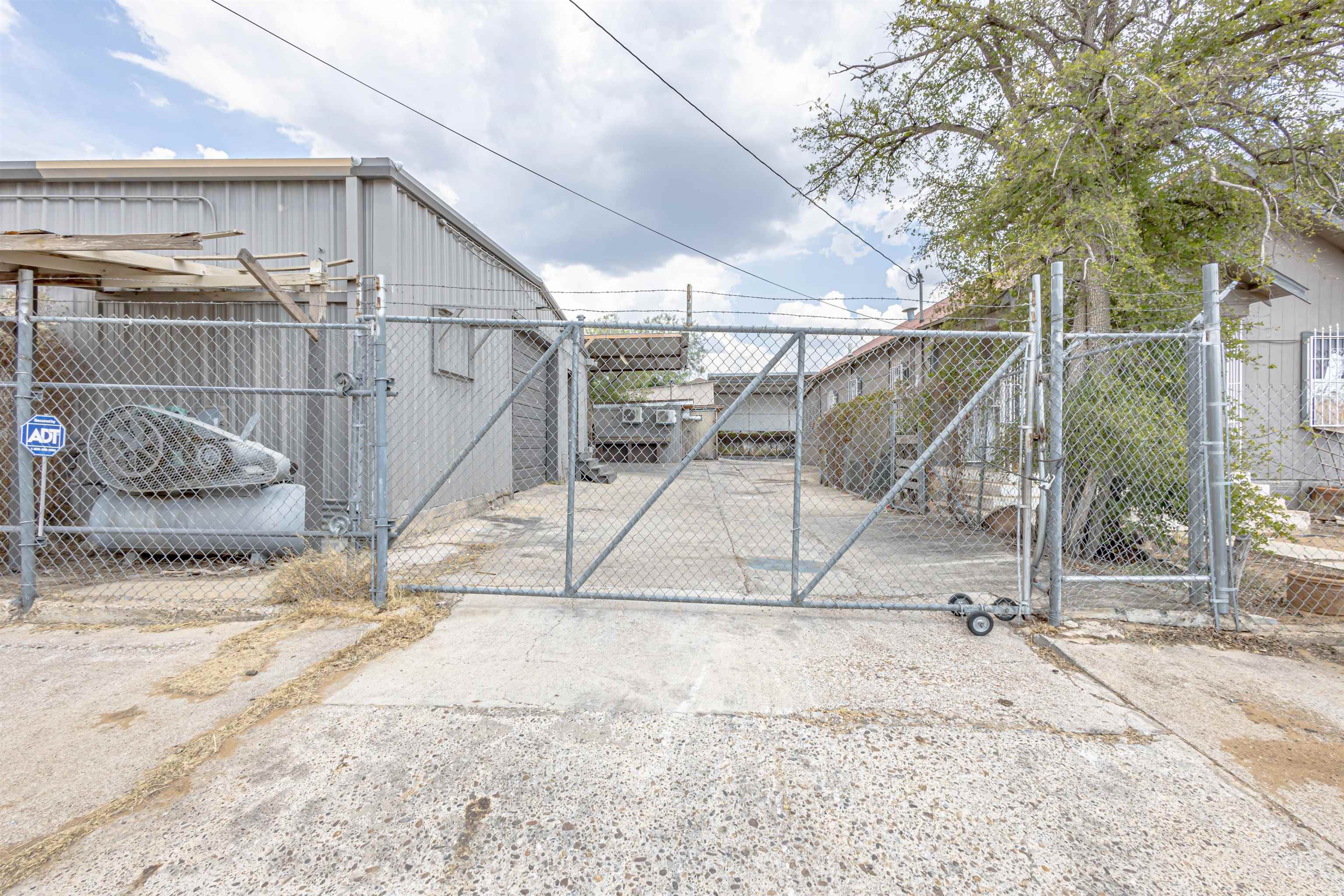 603 N Loring Ave Property Photo 1