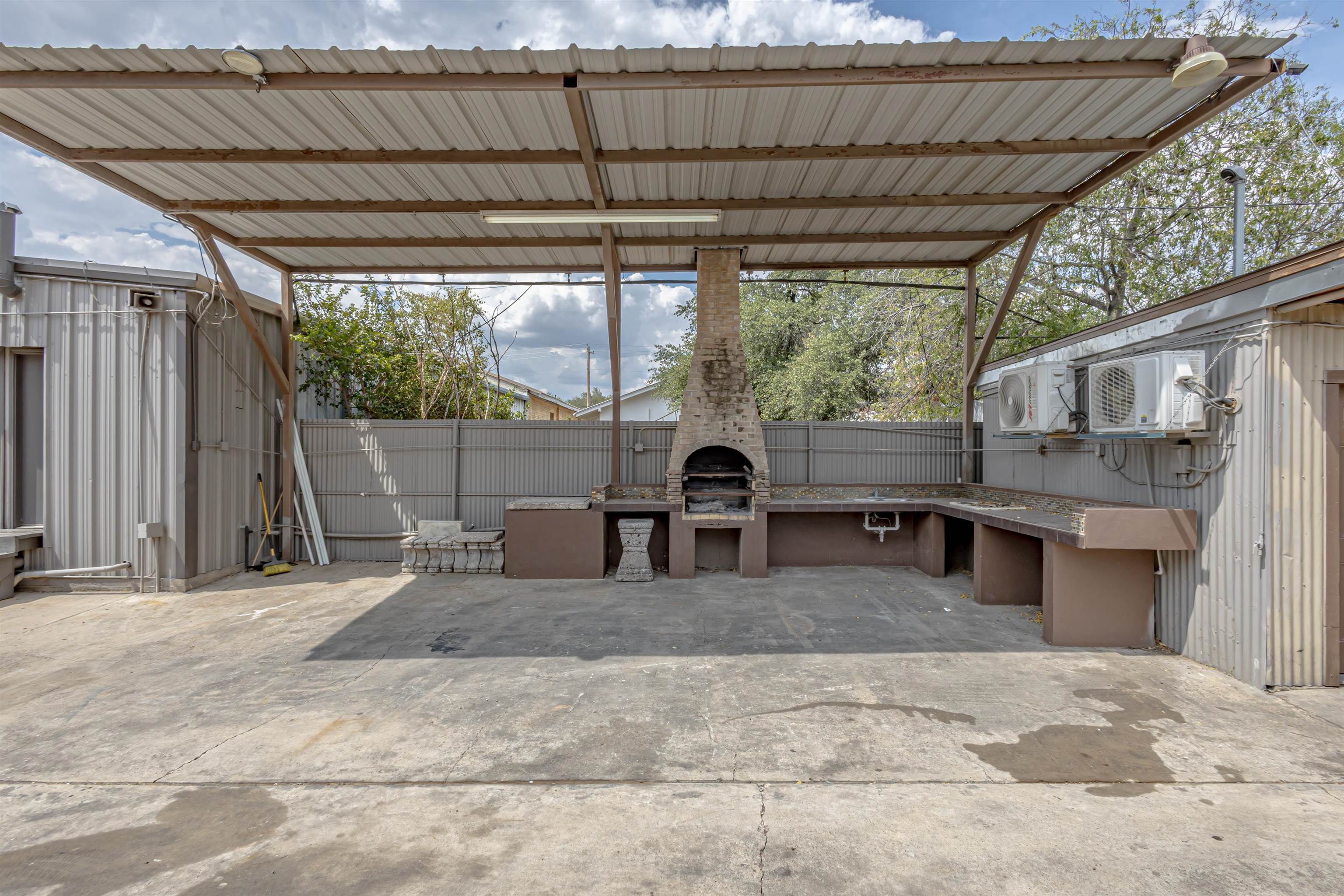 603 N Loring Ave Property Photo 5