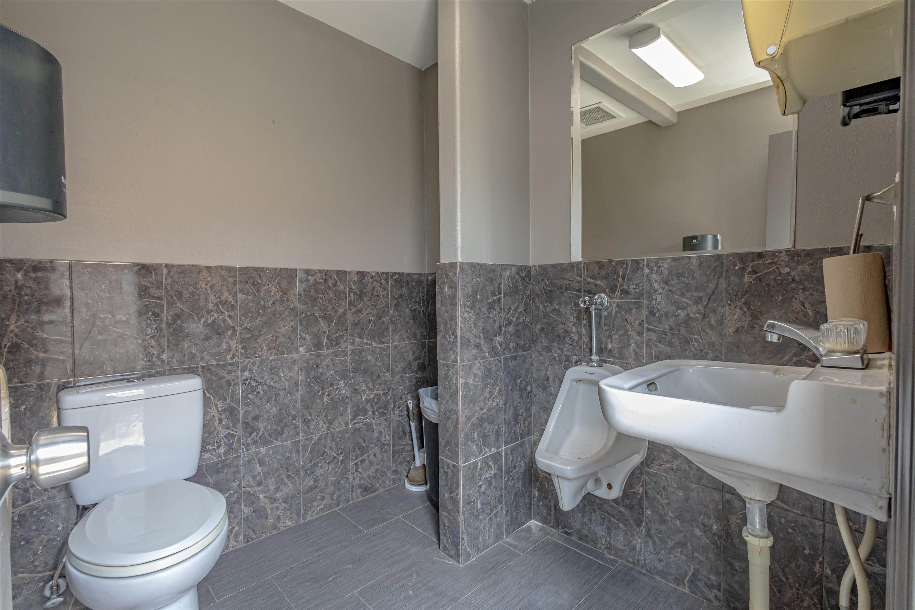 603 N Loring Ave Property Photo 6