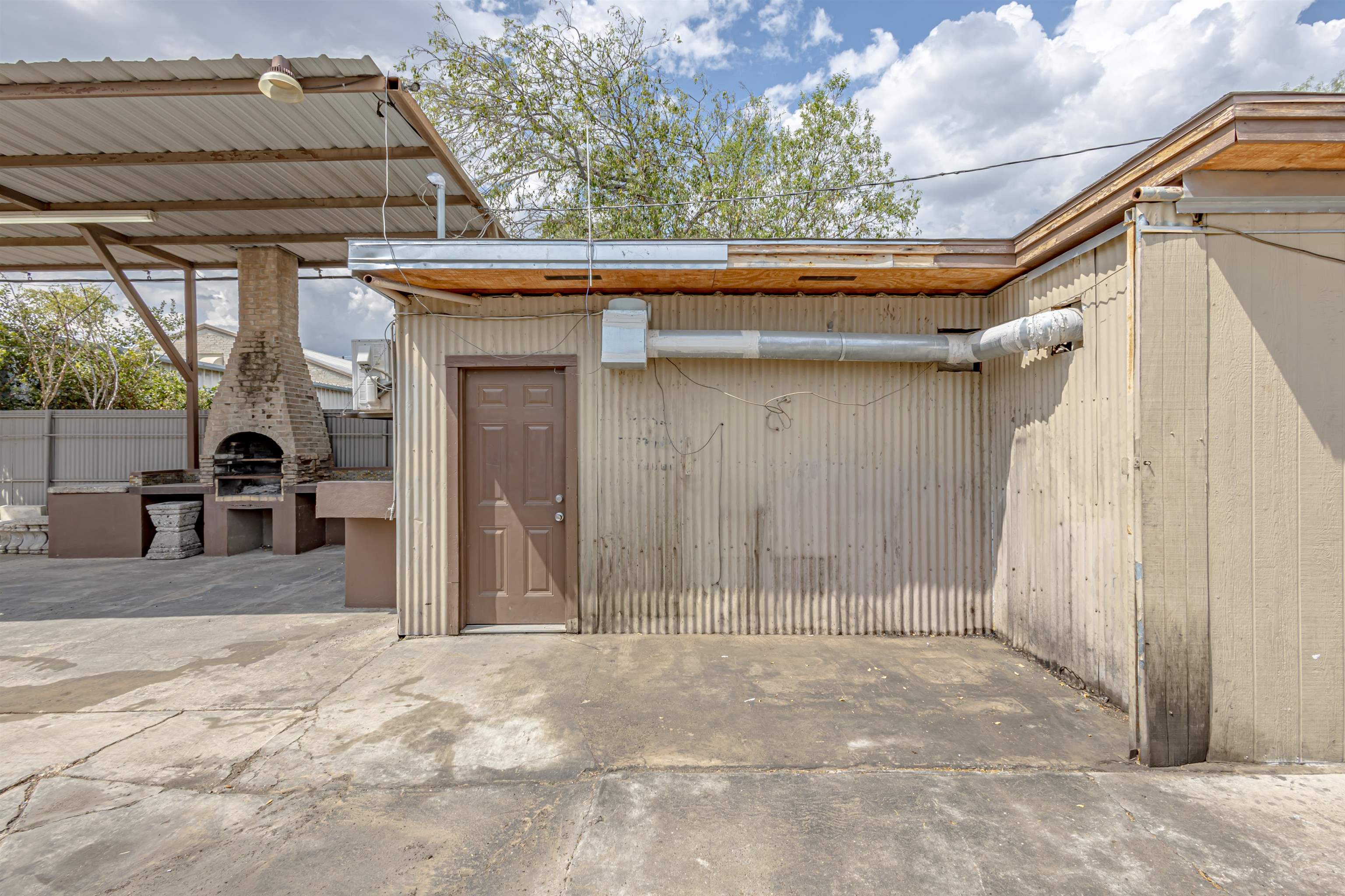 603 N Loring Ave Property Photo 7