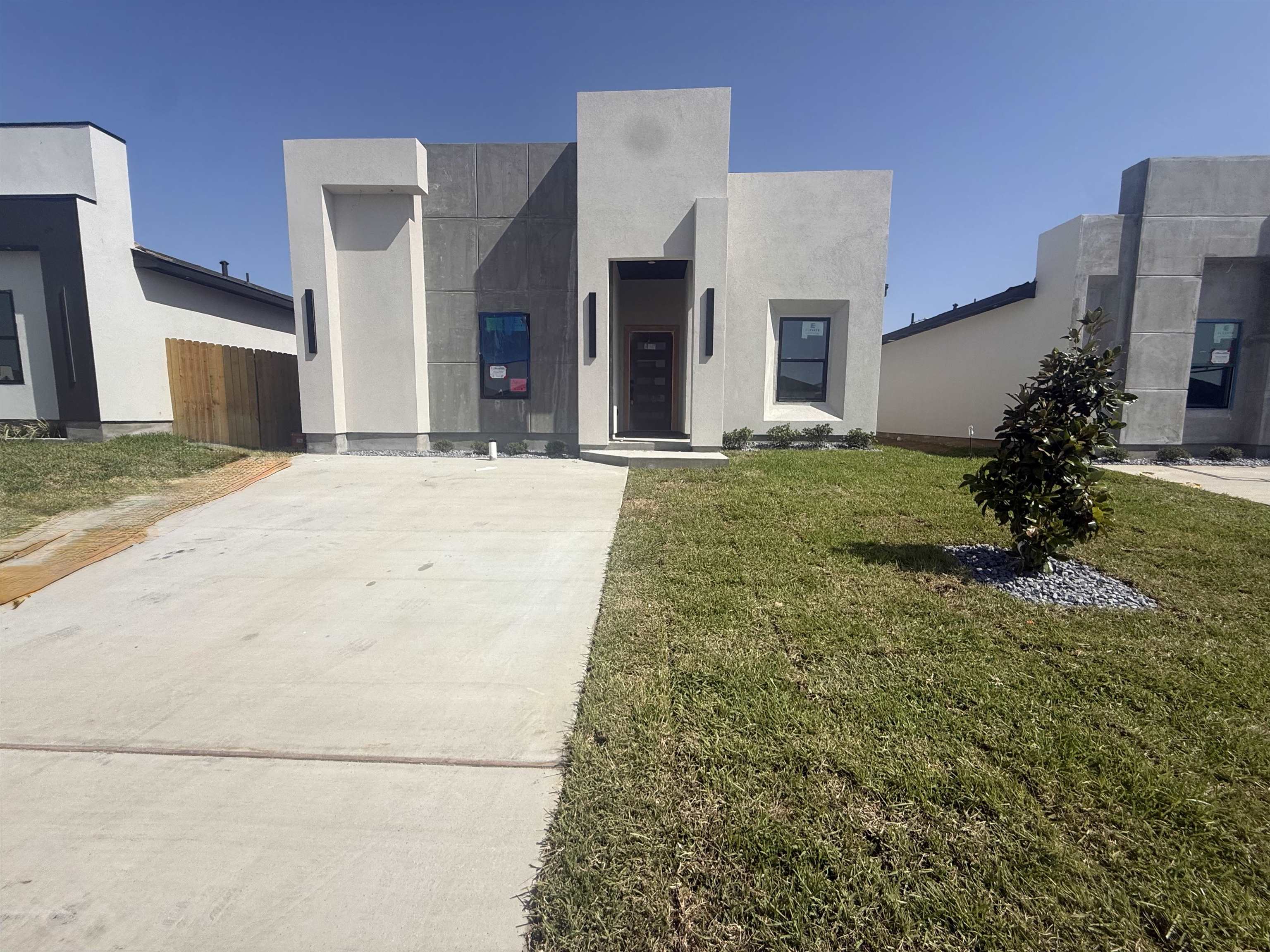 220 Lusitano Dr. Property Photo 1
