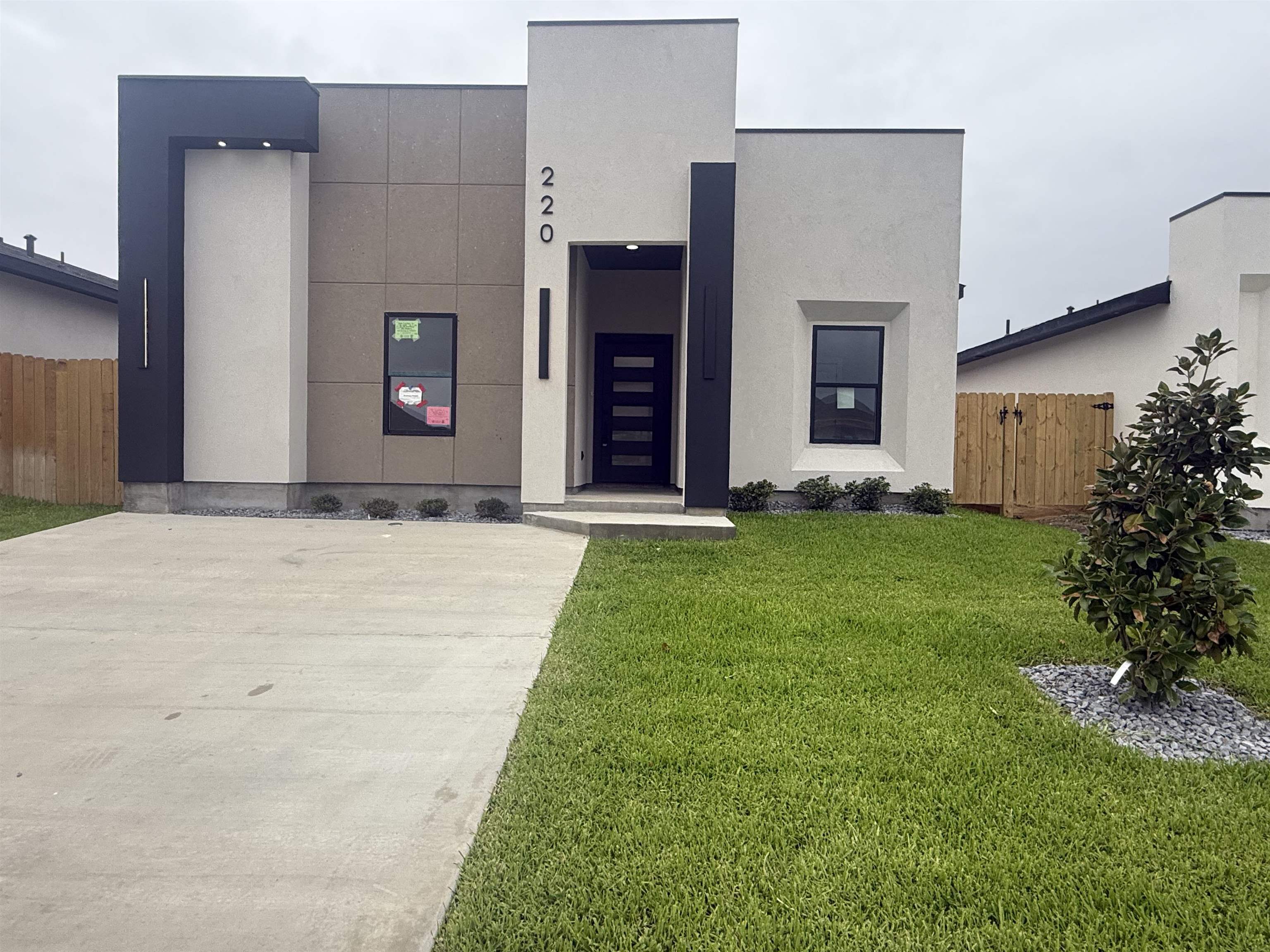 220 Lusitano Dr. Property Photo 1
