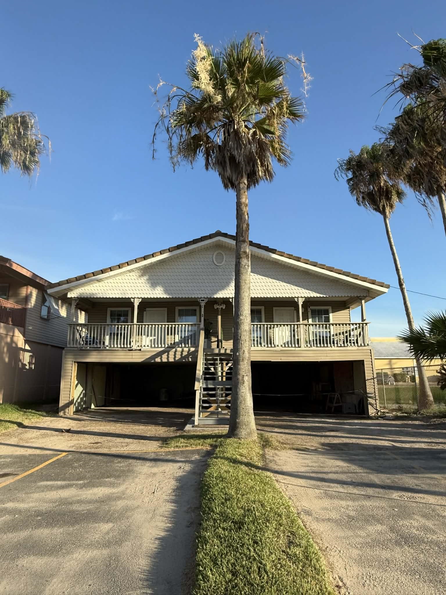 101 E Capricorn Dr. B Property Photo 1