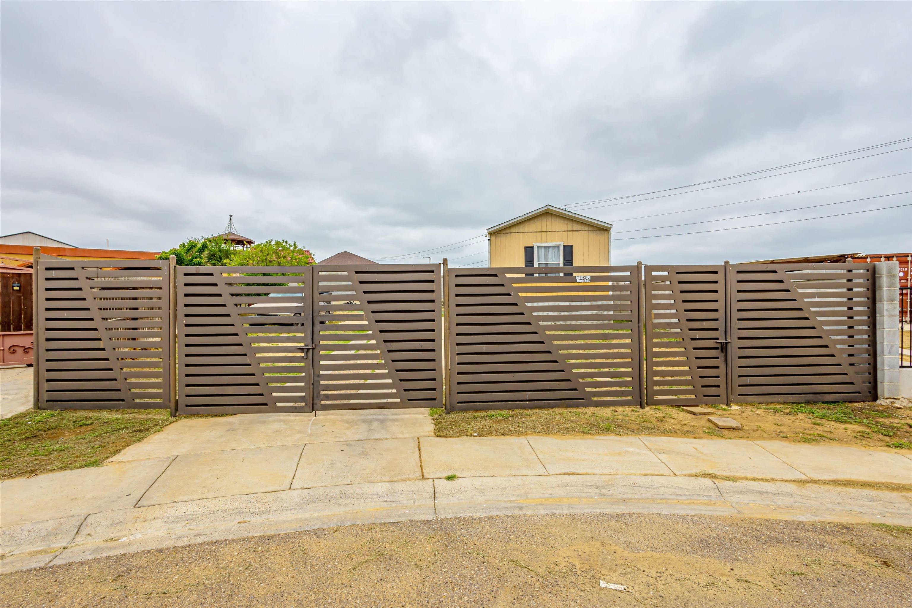 5019 Los Cedros Ln. Property Photo 1