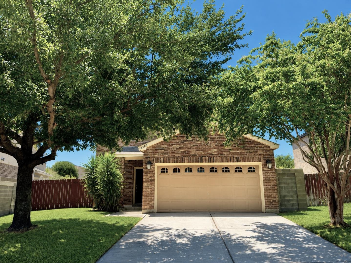 11310 Kirby Dr Property Photo 1