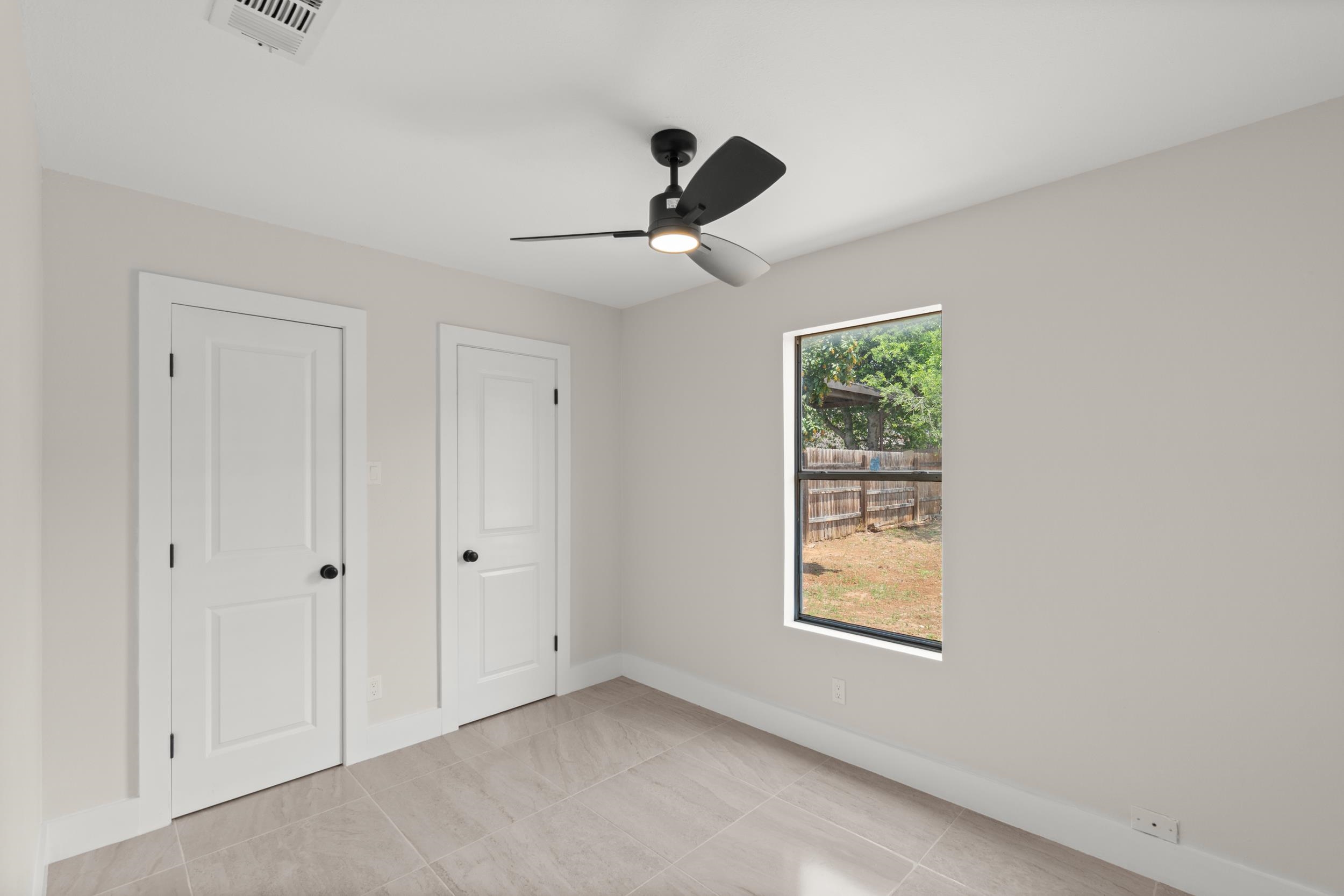 813 Deer Ln Property Photo 10