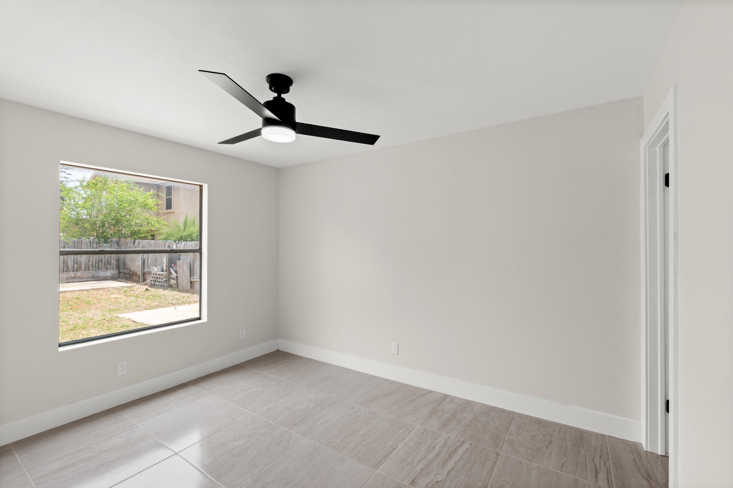 813 Deer Ln Property Photo 12