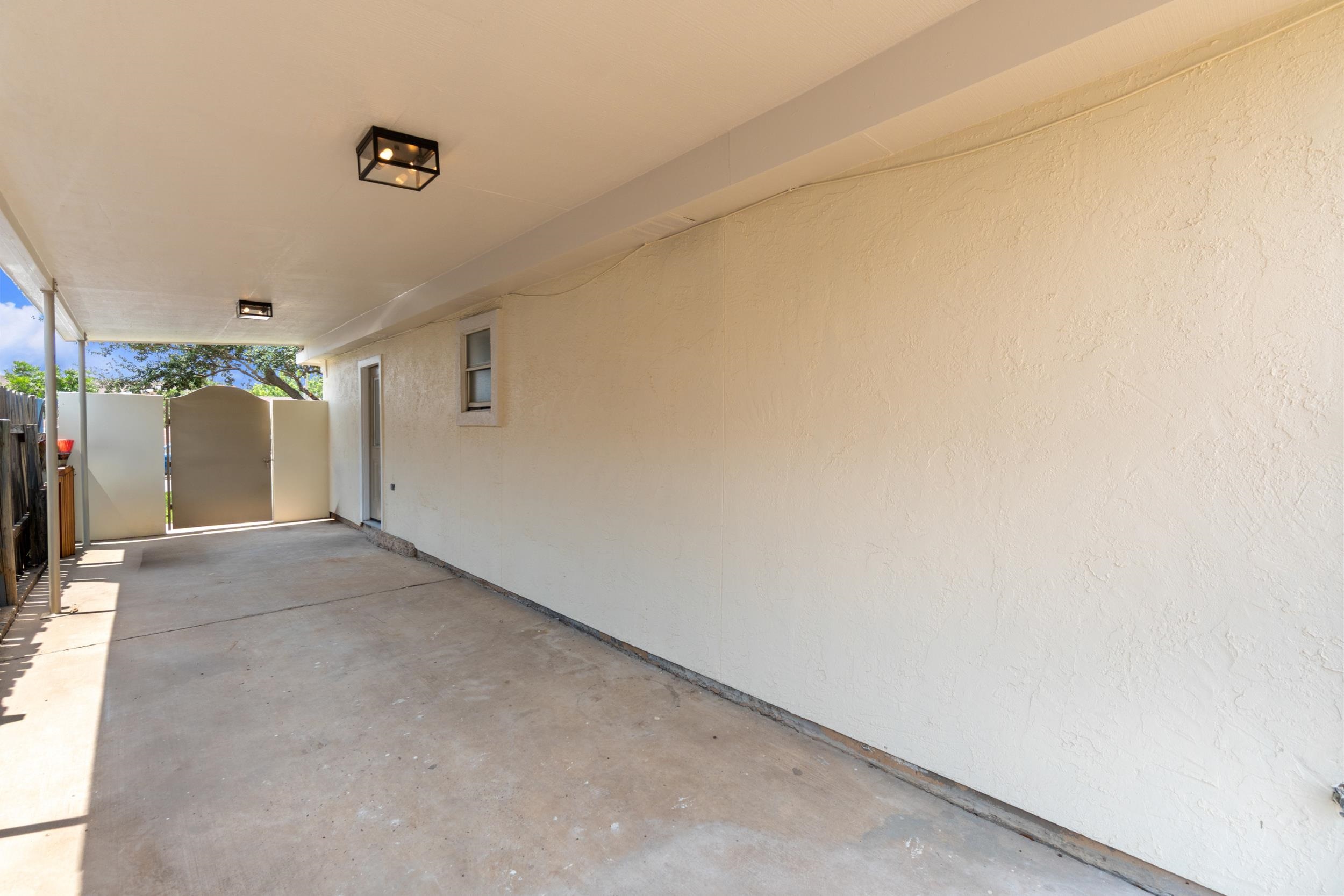813 Deer Ln Property Photo 18