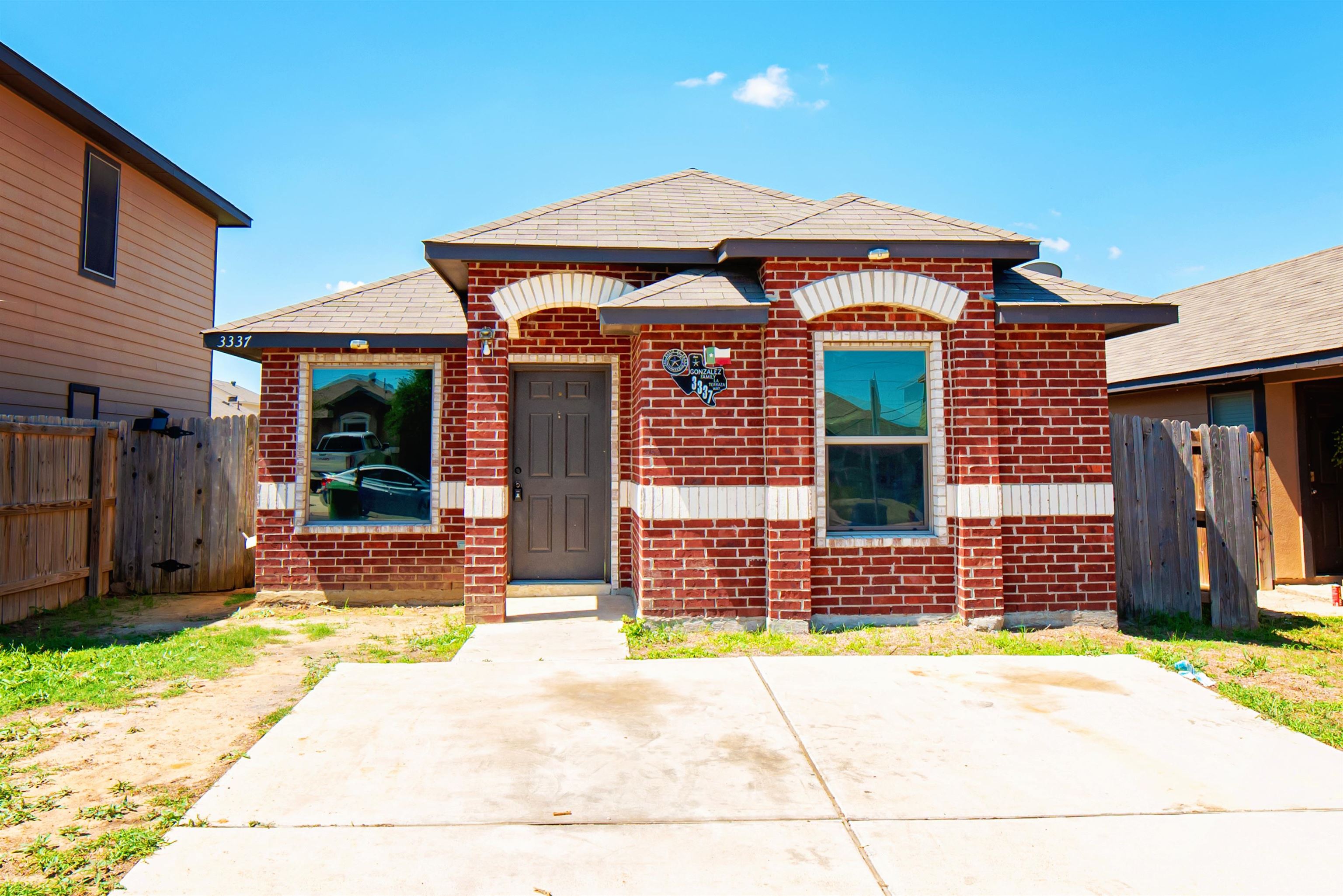3337 La Terraza Way Property Photo 1