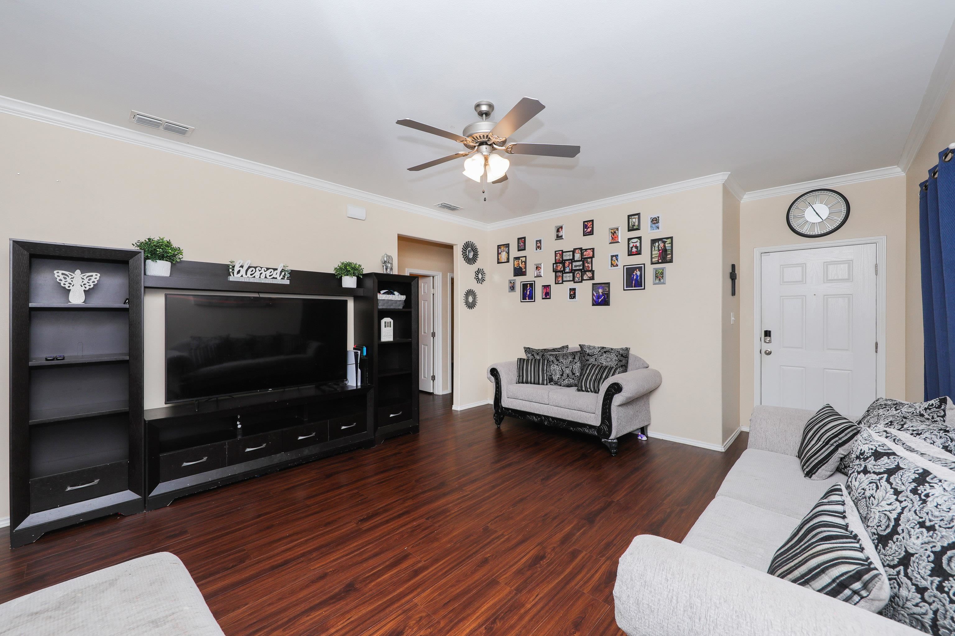5815 St. Joan Of Arc Lp. Property Photo 6