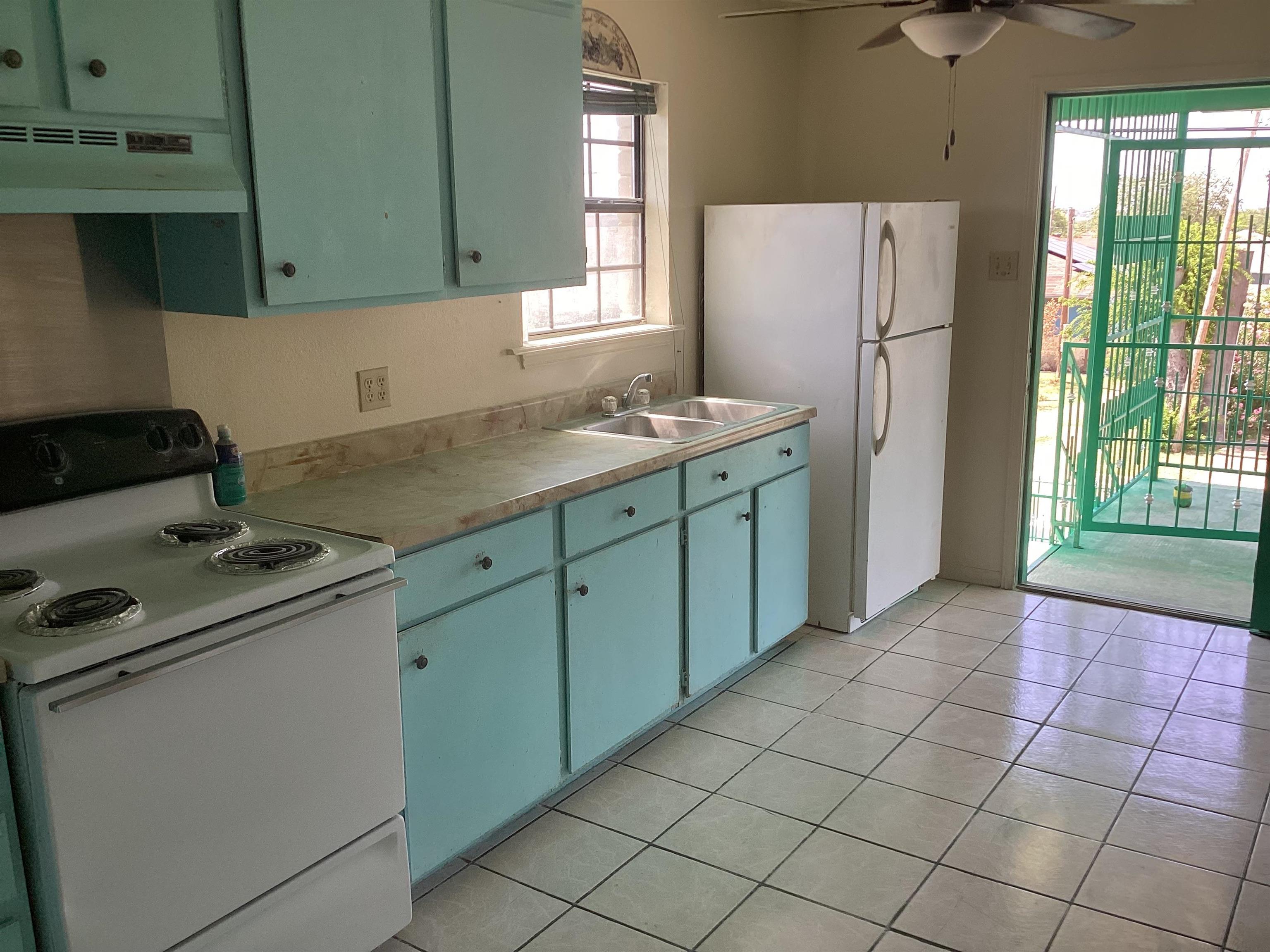 3202 Reynolds St Property Photo 7