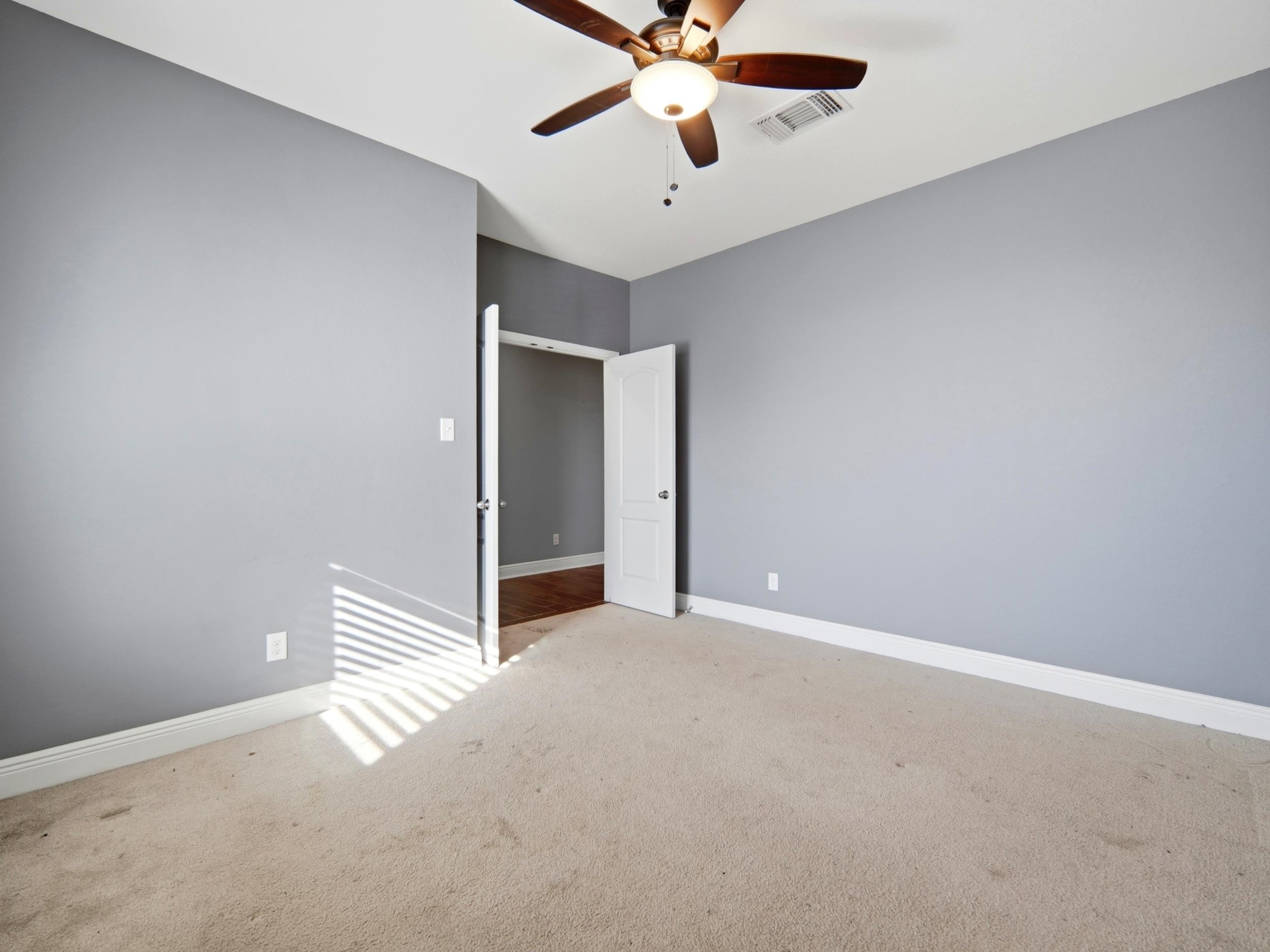 4431 Oak Roset Property Photo 6