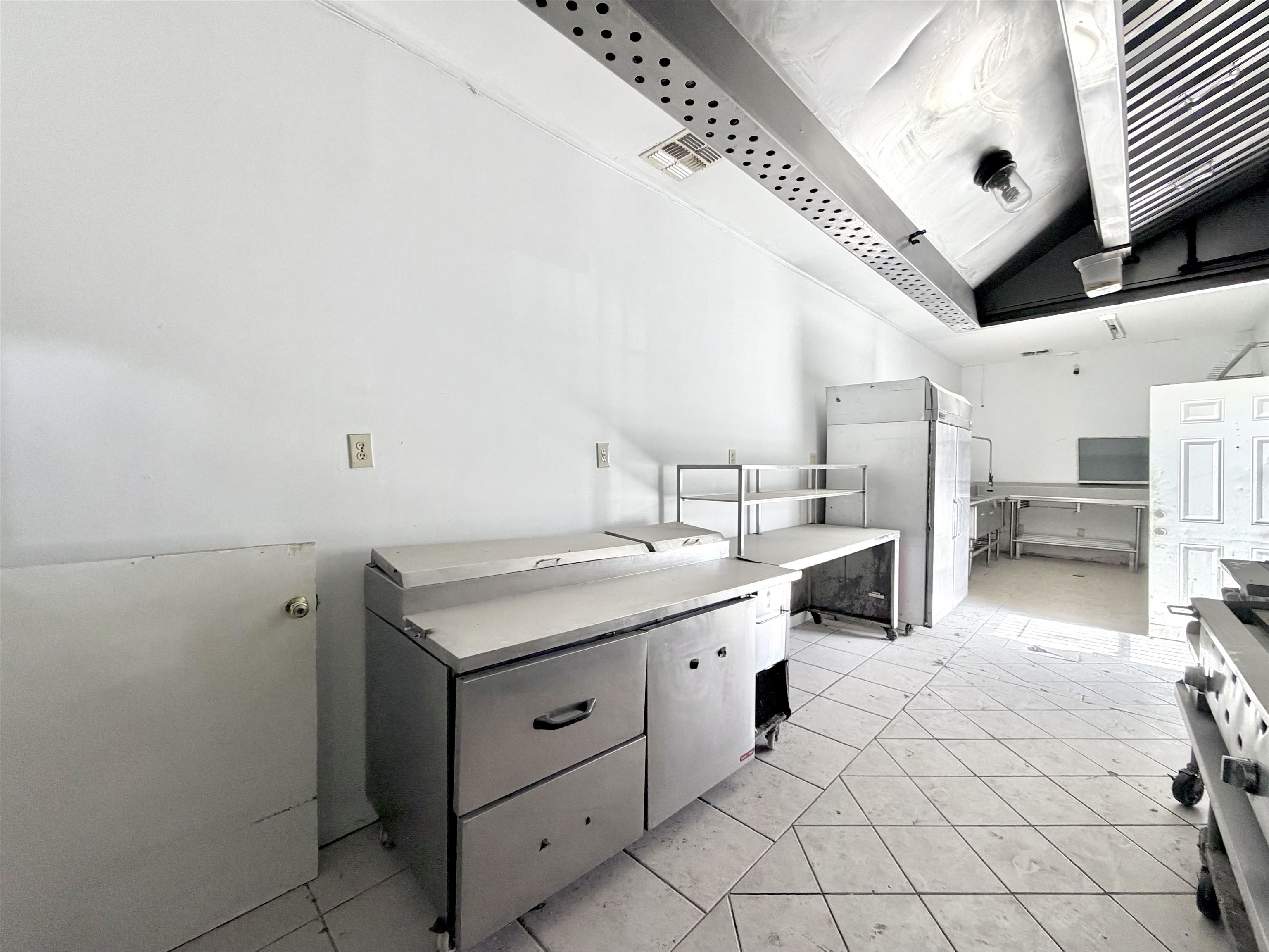 401 Stewart St Property Photo 8