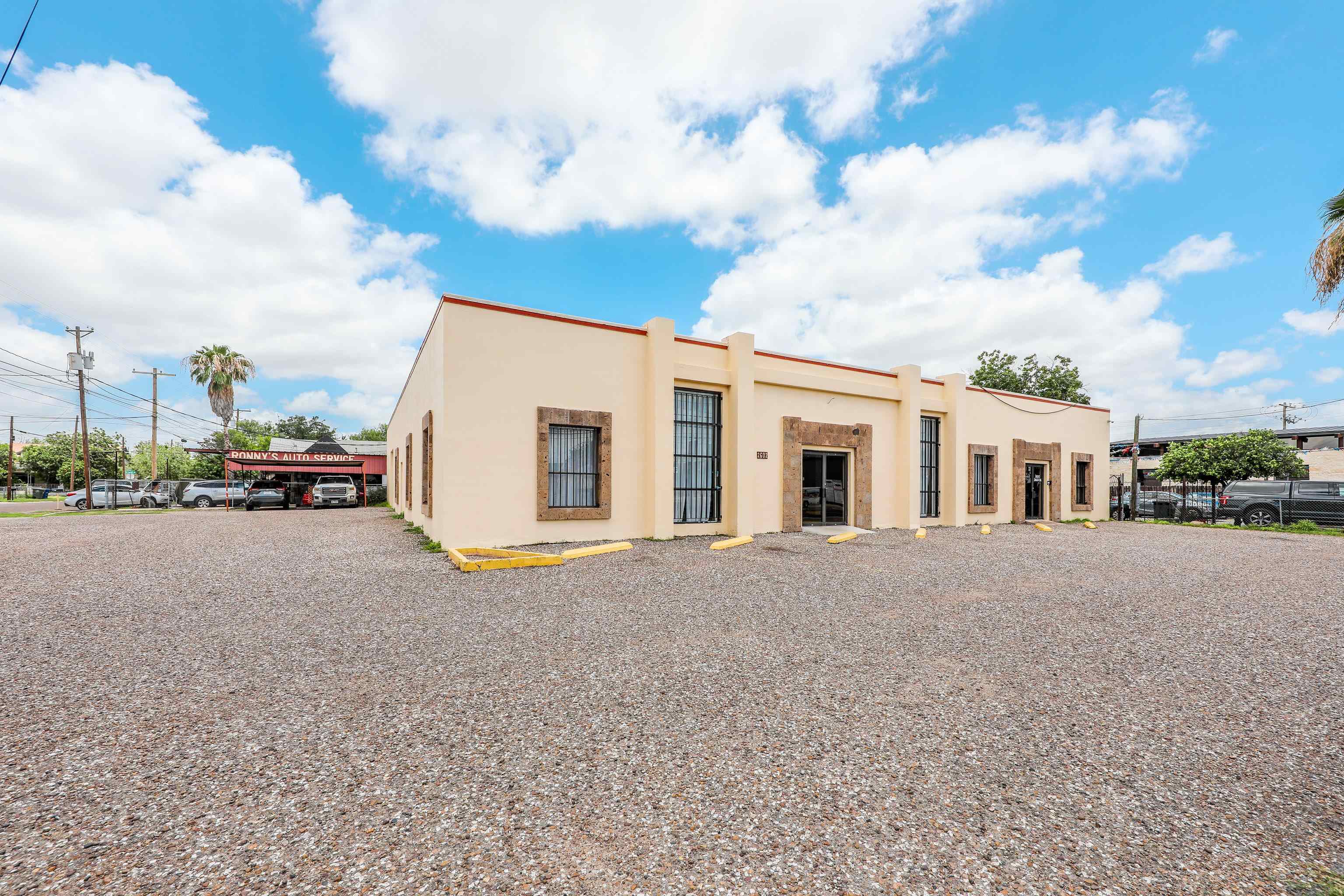 2606 San Bernardo Ave Property Photo 4